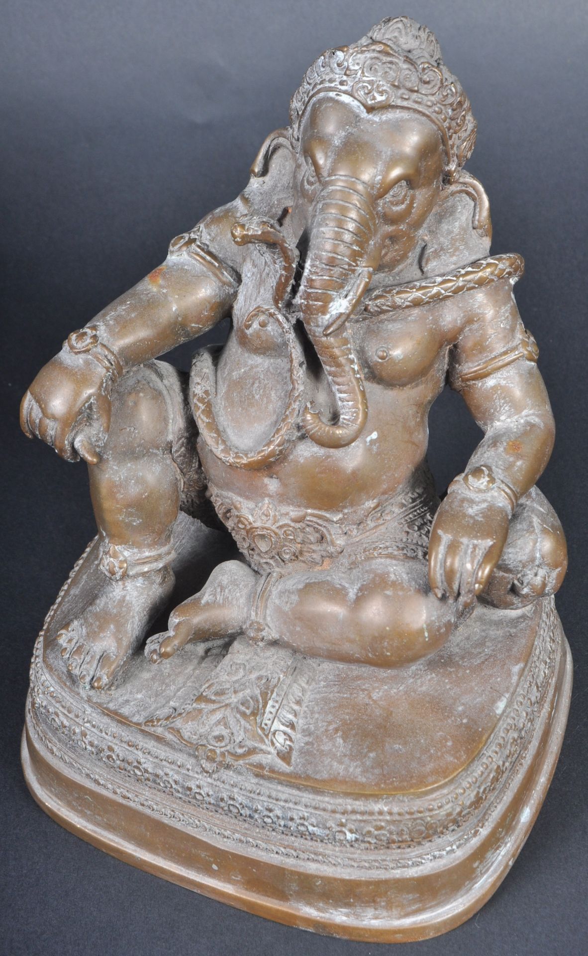 19TH CENTURY HINDU BRONZE FIGURINE OF GANESH - Image 2 of 7