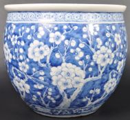 19TH CENTURY CHINESE QING DYNASTY BLUE AND WHITE FISH BOWL