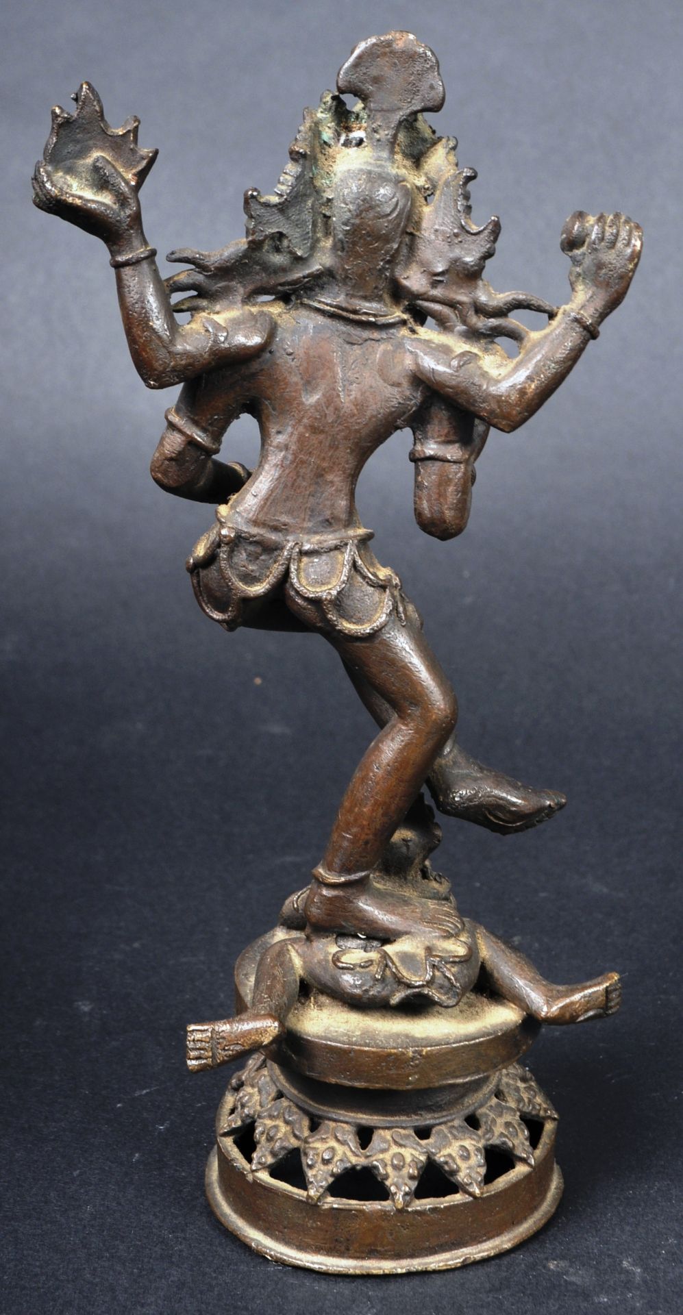 19TH CENTURY INDIAN HINDU BRONZE SHIVA NATARAJA FIGURE - Image 6 of 7