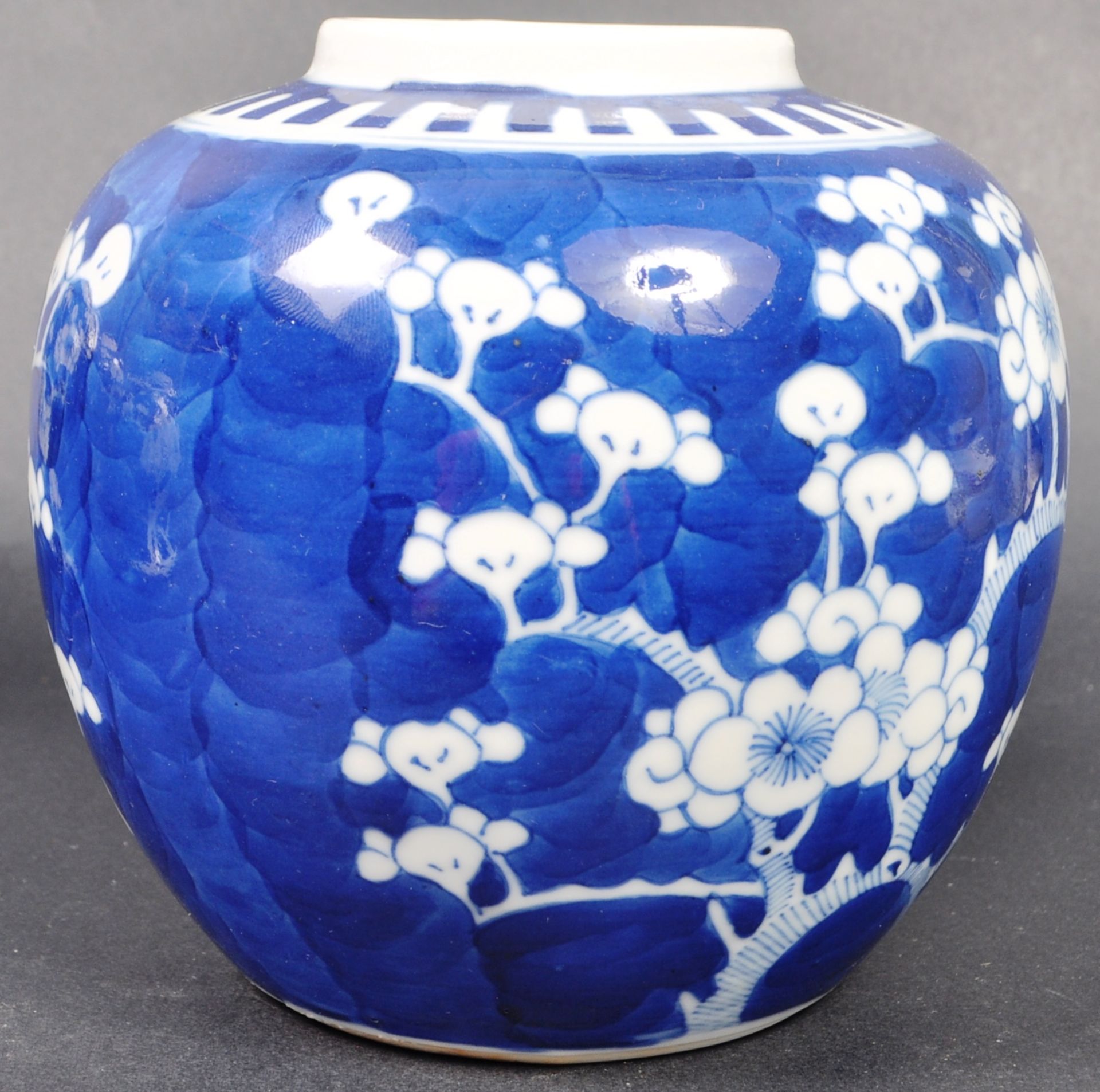 COLLECTION OF CHINESE BLUE AND WHITE GINGER JARS - Bild 2 aus 7