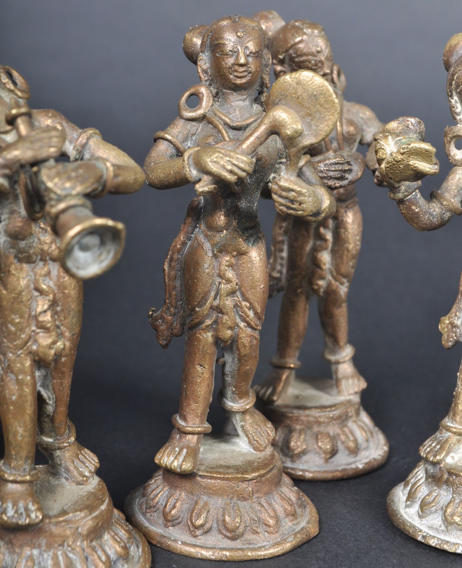 SEVEN 19TH CENTURY INDIAN HINDU BRONZE MUSICIAN FIGURES - Image 7 of 11