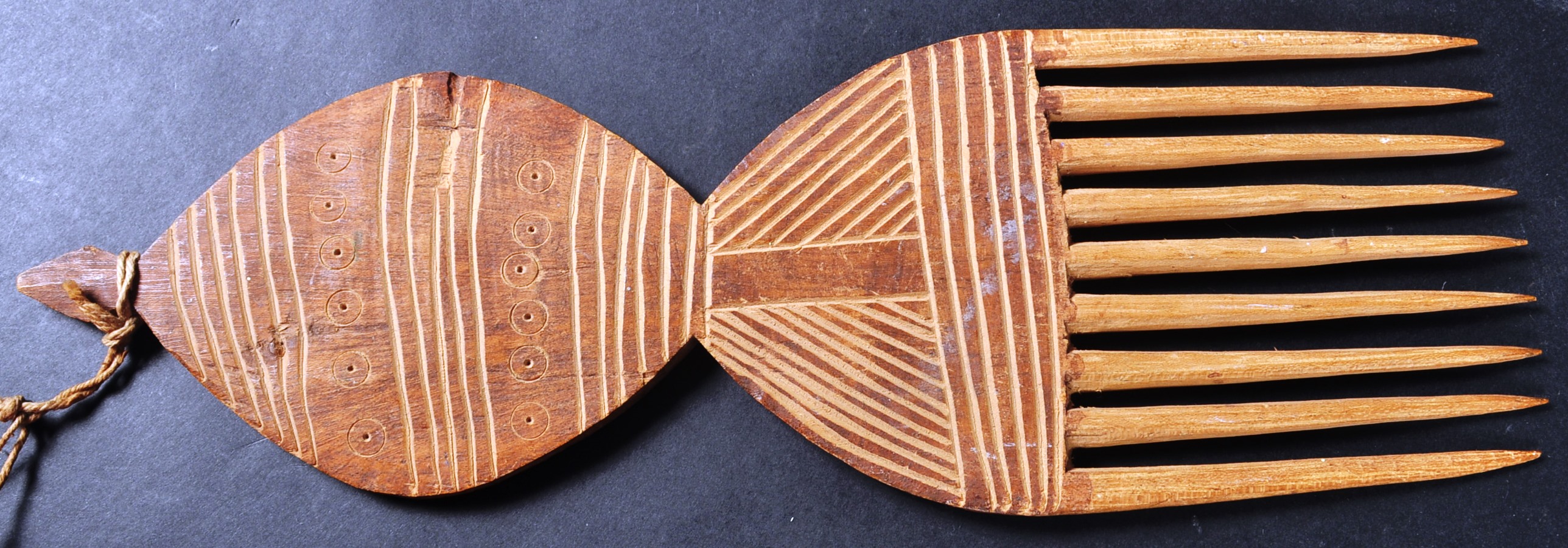 OCEANIC CARVED WOOD COMB & ANOTHER - Image 8 of 8