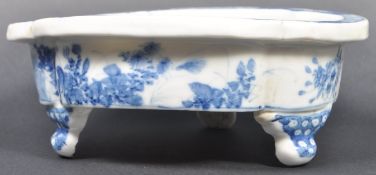 19TH CENTURY JAPANESE BLUE AND WHITE PLANTER
