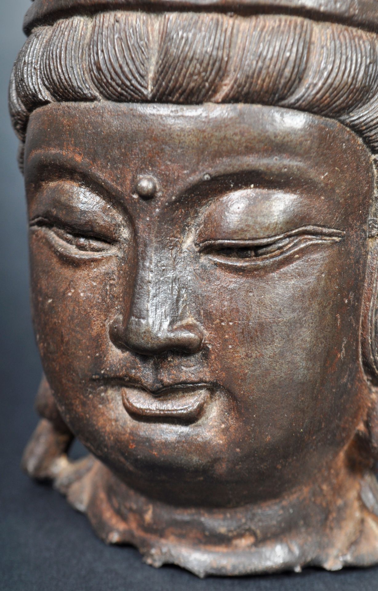 18TH CENTURY CHINESE BRONZE HEAD OF GUANYIN - Image 3 of 5