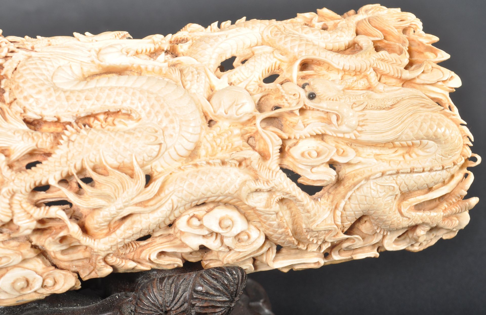 19TH CENTURY CHINESE CANTON IVORY DRAGON PANEL - Image 5 of 8