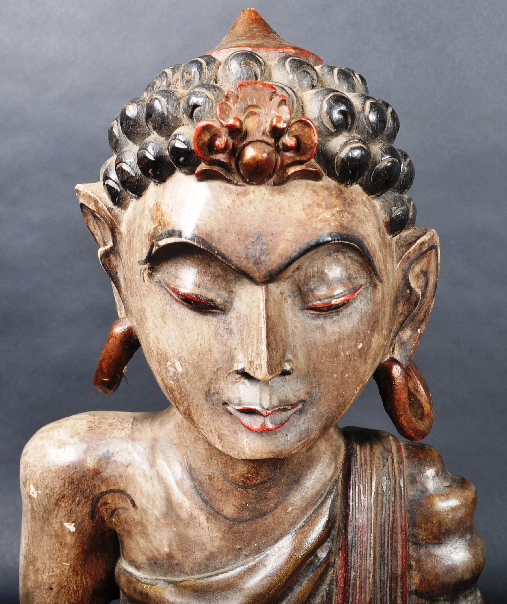 20TH CENTURY HAND CARVED CHINESE WOODEN BUDDHA - Image 2 of 7