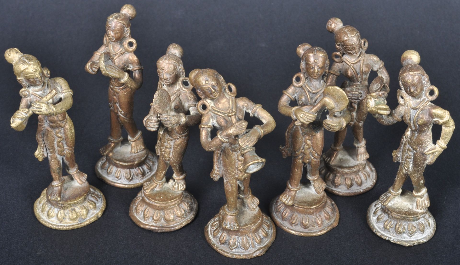SEVEN 19TH CENTURY INDIAN HINDU BRONZE MUSICIAN FIGURES - Image 2 of 11