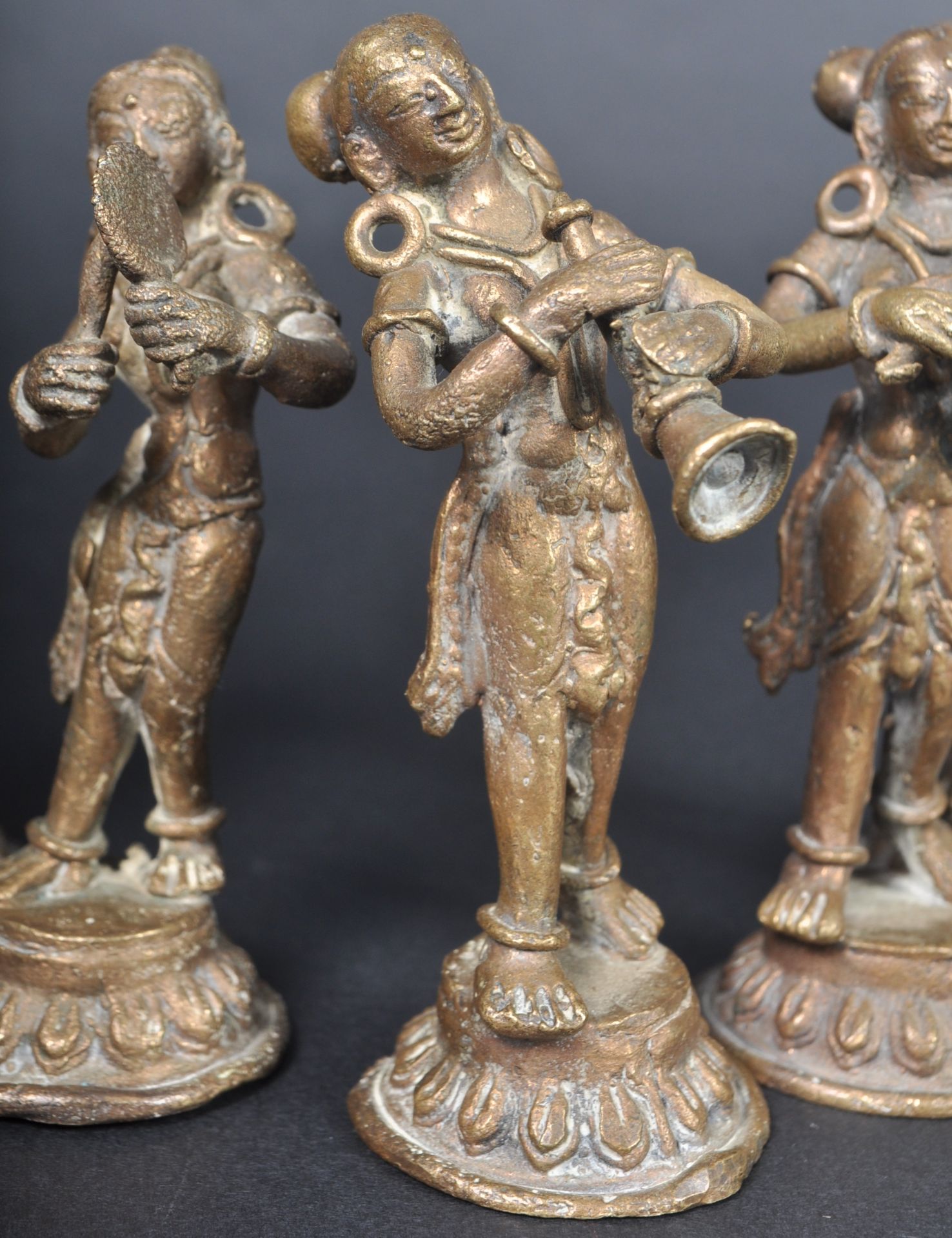 SEVEN 19TH CENTURY INDIAN HINDU BRONZE MUSICIAN FIGURES - Image 6 of 11