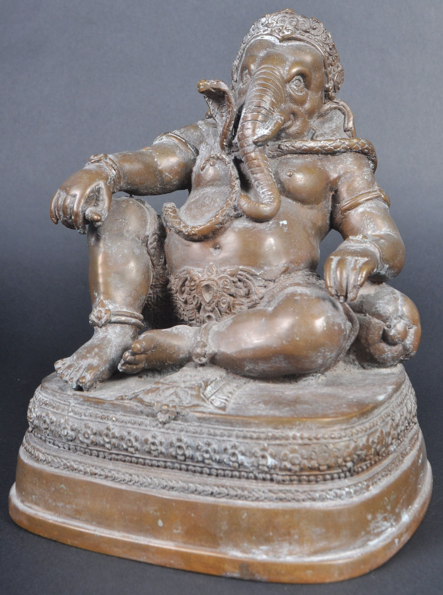 19TH CENTURY HINDU BRONZE FIGURINE OF GANESH