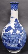 18TH CENTURY CHINESE QIANLONG PERIOD BLUE AND WHITE VASE