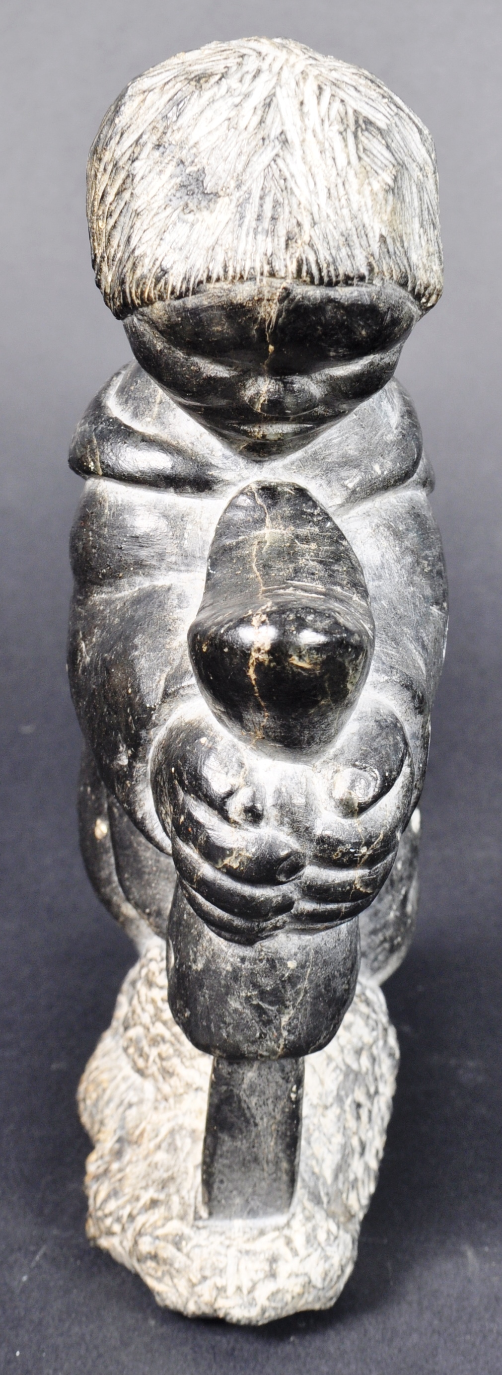 DAVIDEE SAUMIK - INUIT ART CARVED FIGURINE OF BOY SKINNING A SEAL - Image 3 of 5