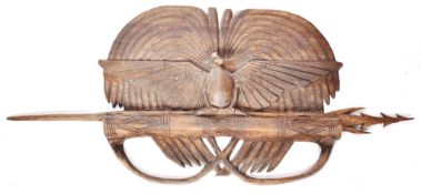 20TH CENTURY OCEANIC PAPUA NEW GUINEA CARVED CREST