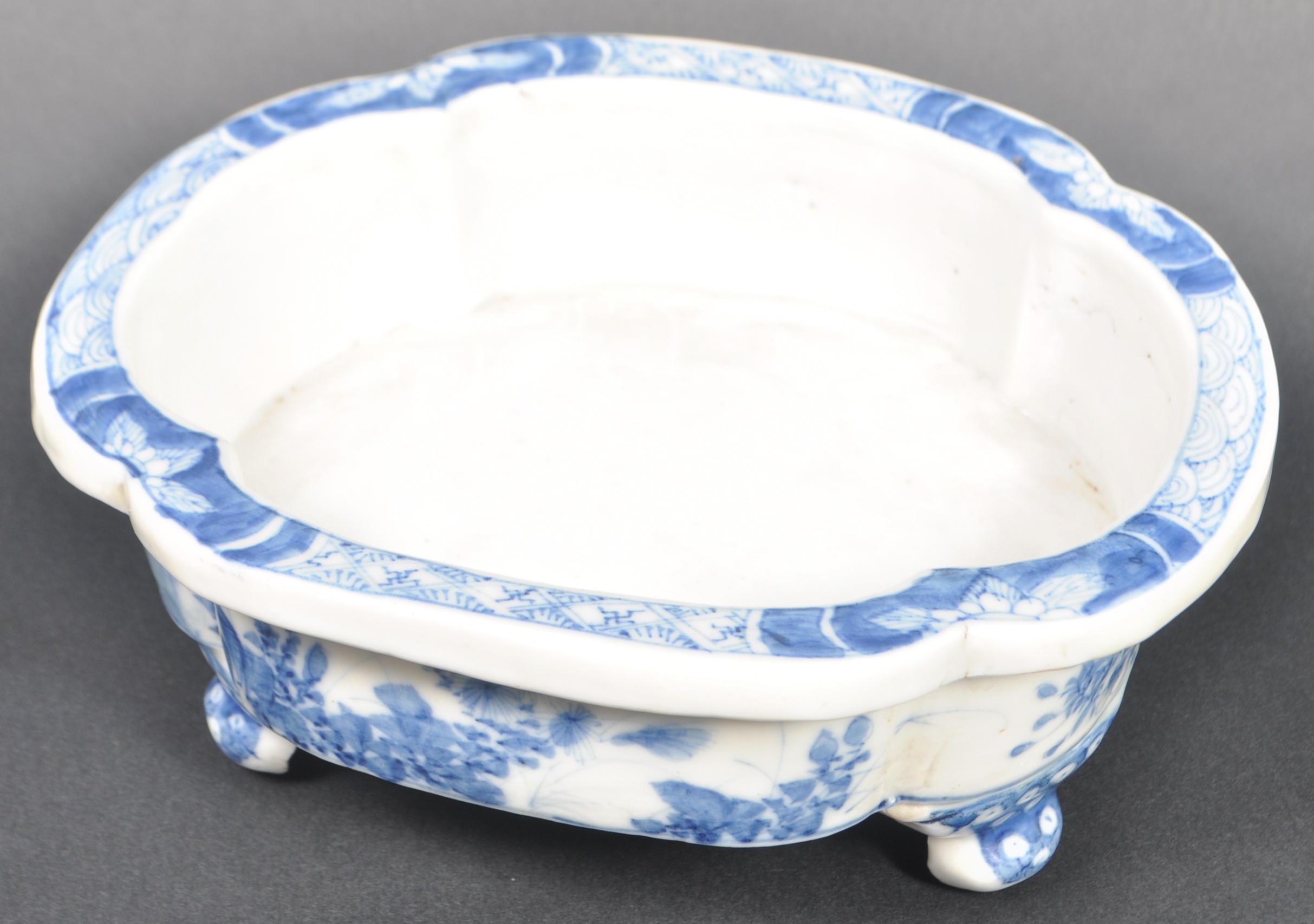 19TH CENTURY JAPANESE BLUE AND WHITE PLANTER - Image 2 of 5
