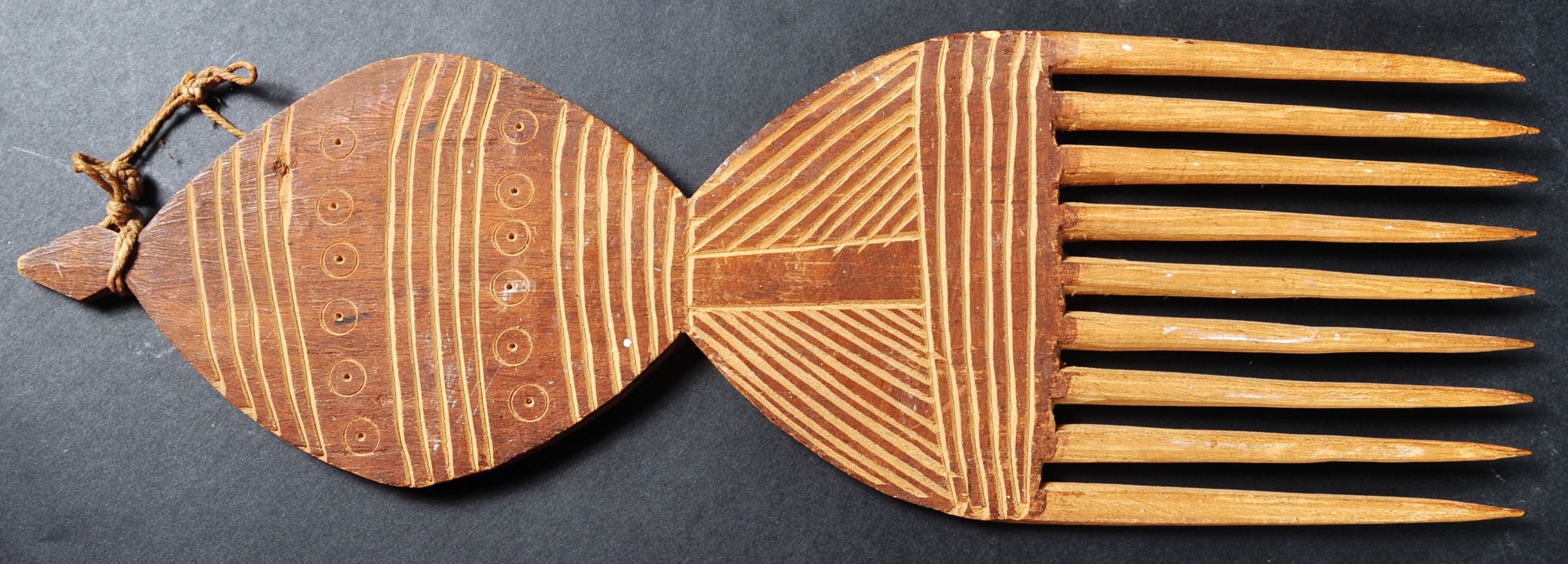 OCEANIC CARVED WOOD COMB & ANOTHER - Image 5 of 8