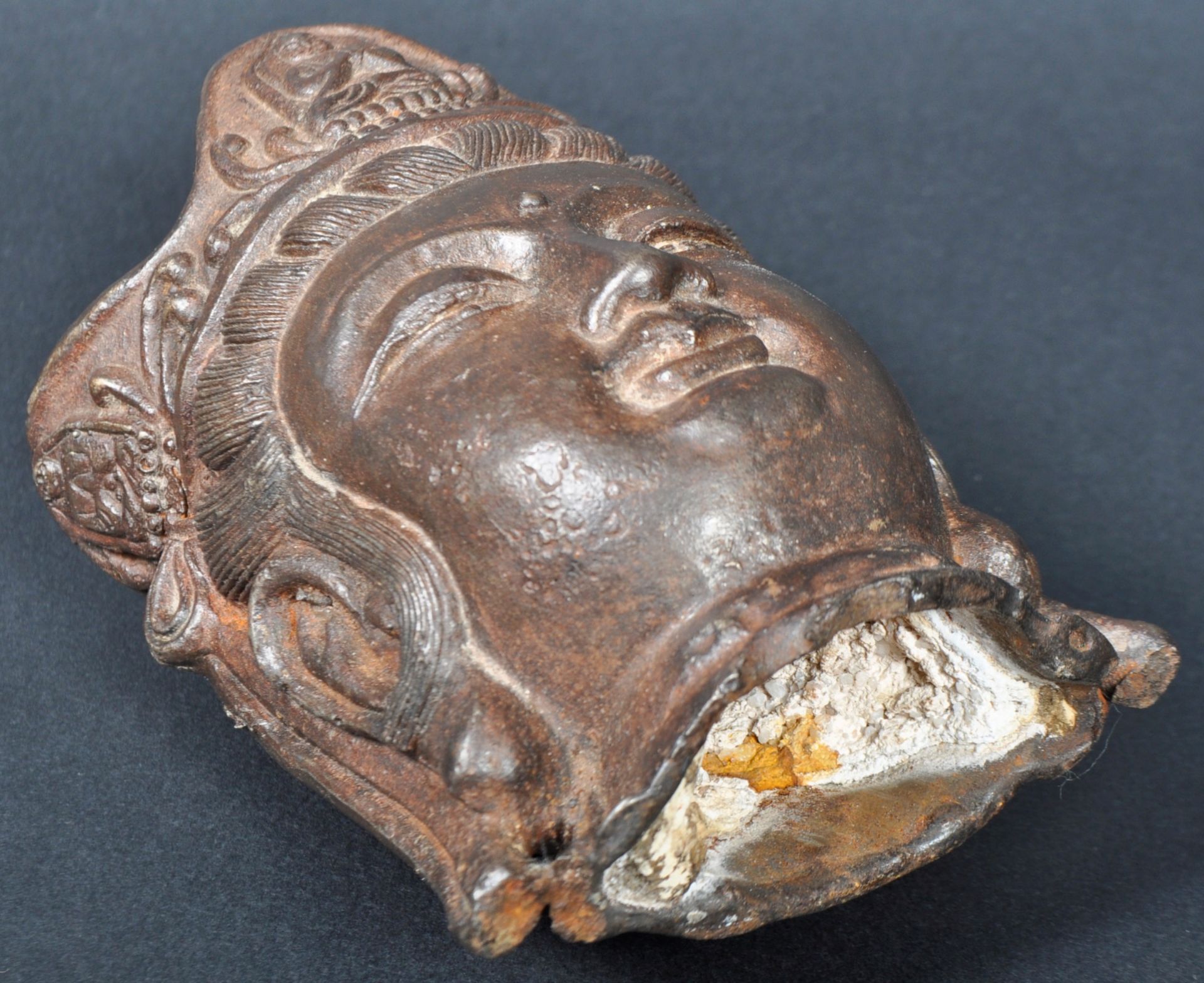18TH CENTURY CHINESE BRONZE HEAD OF GUANYIN - Image 5 of 5