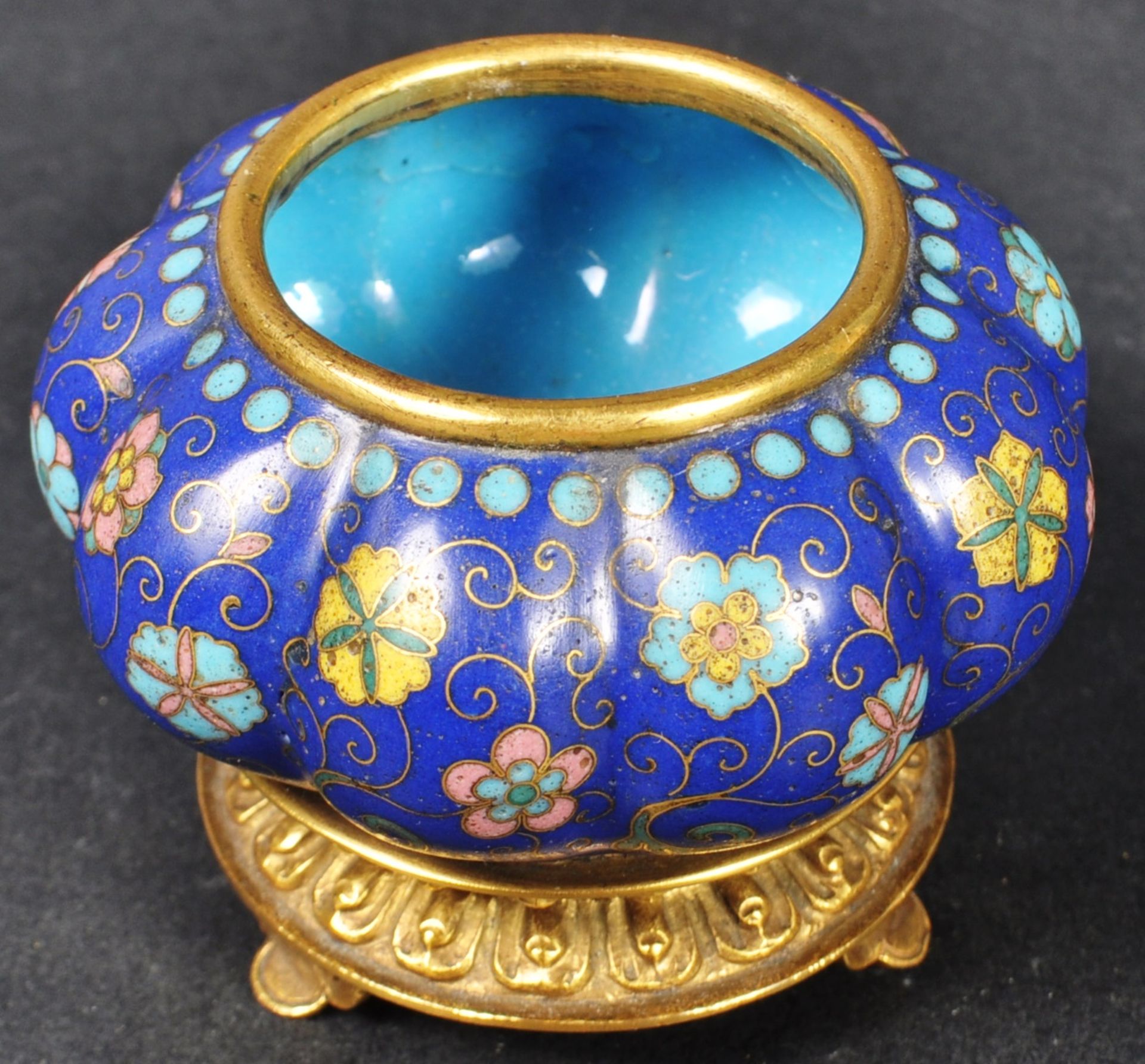 18TH CENTURY CHINESE CLOISONNE CENSER BOWL ON STAND - Bild 2 aus 7