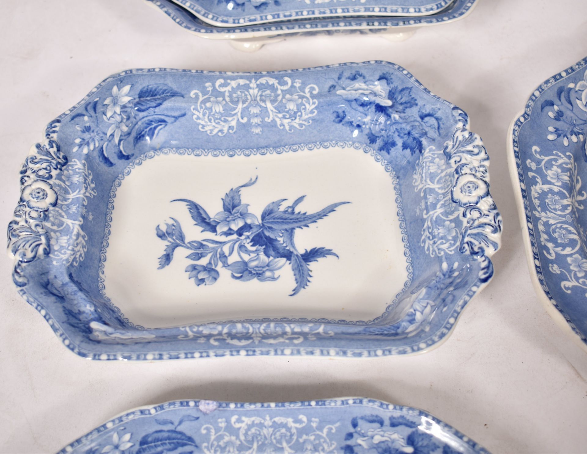 LARGE VICTORIAN SPODE BLUE & WHITE DINNER SERVICE - Image 10 of 14