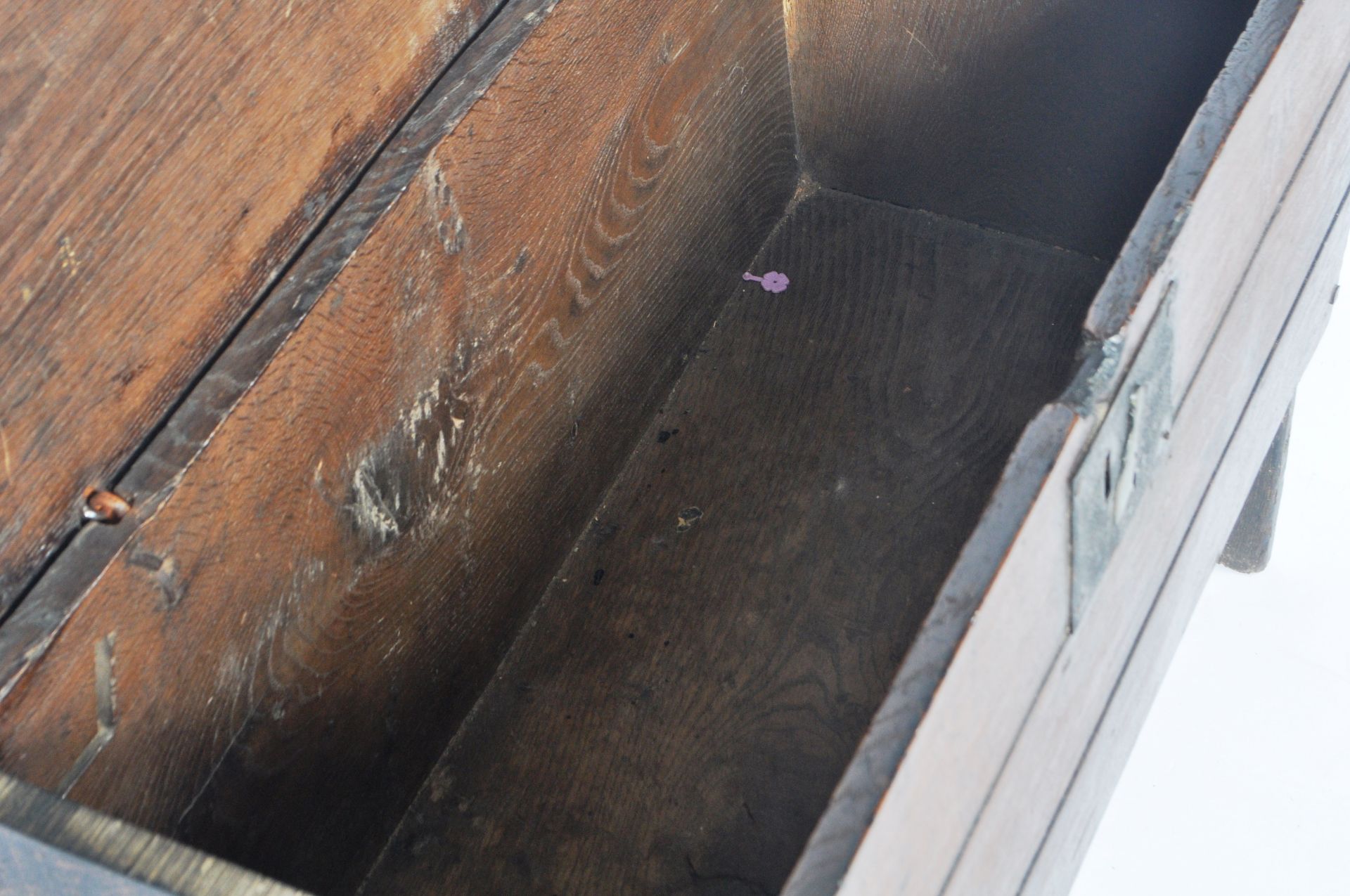 17TH CENTURY OAK COFFER BOX WITH RING HINGES - Image 5 of 6