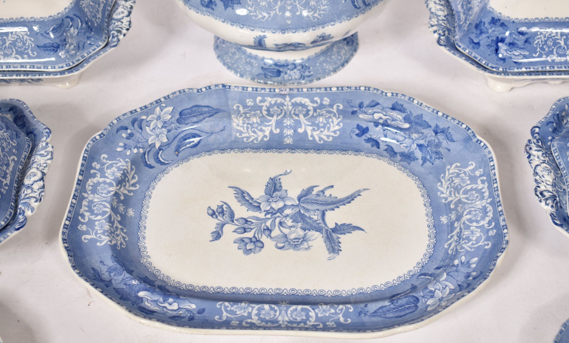 LARGE VICTORIAN SPODE BLUE & WHITE DINNER SERVICE - Image 6 of 14