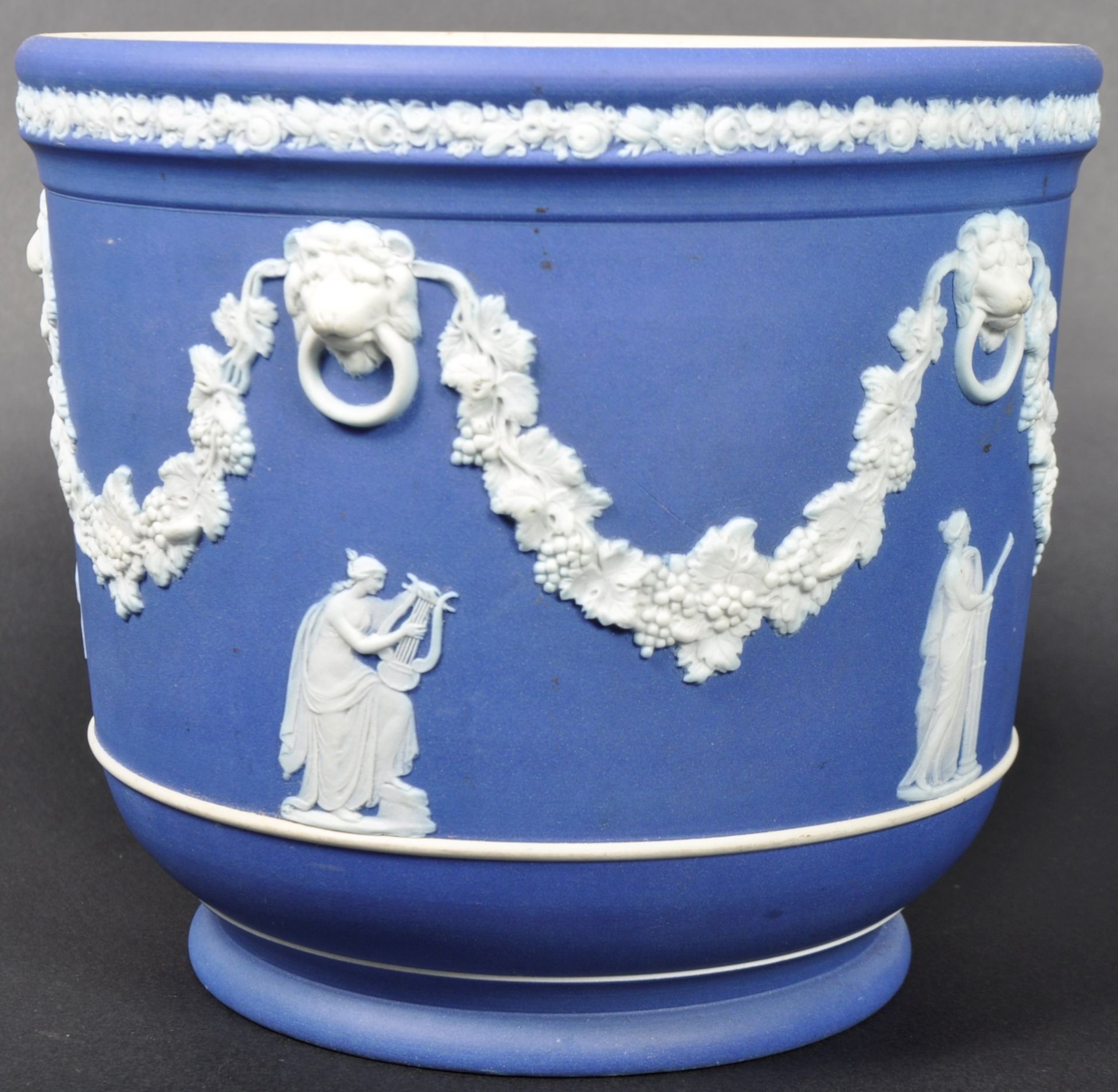 19TH CENTURY WEDGWOOD COBALT BLUE JASPERWARE JARDINIERE - Bild 8 aus 9