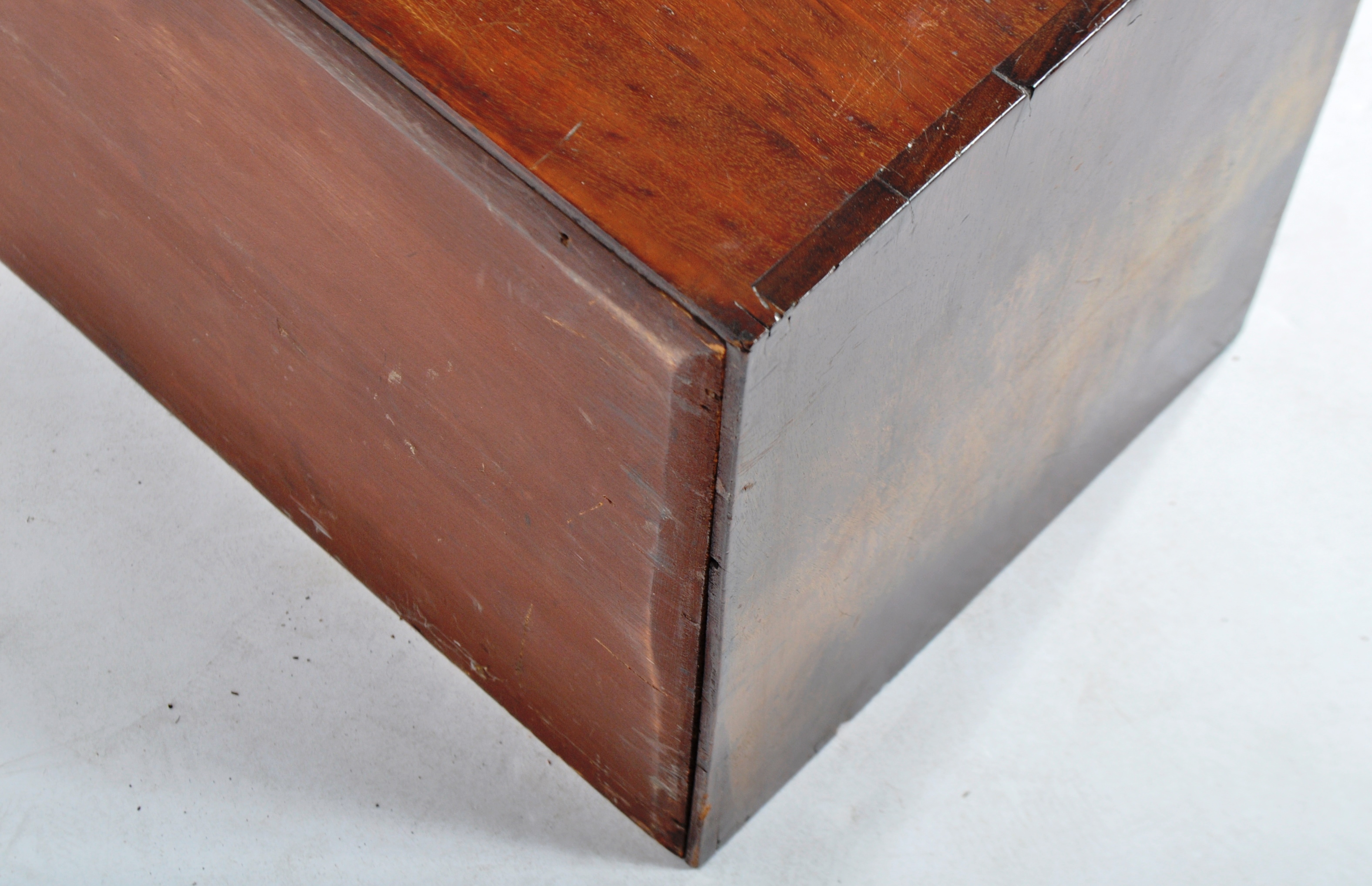 19TH CENTURY MAHOGANY SIX DRAWER SPECIMEN CHEST - Image 6 of 7