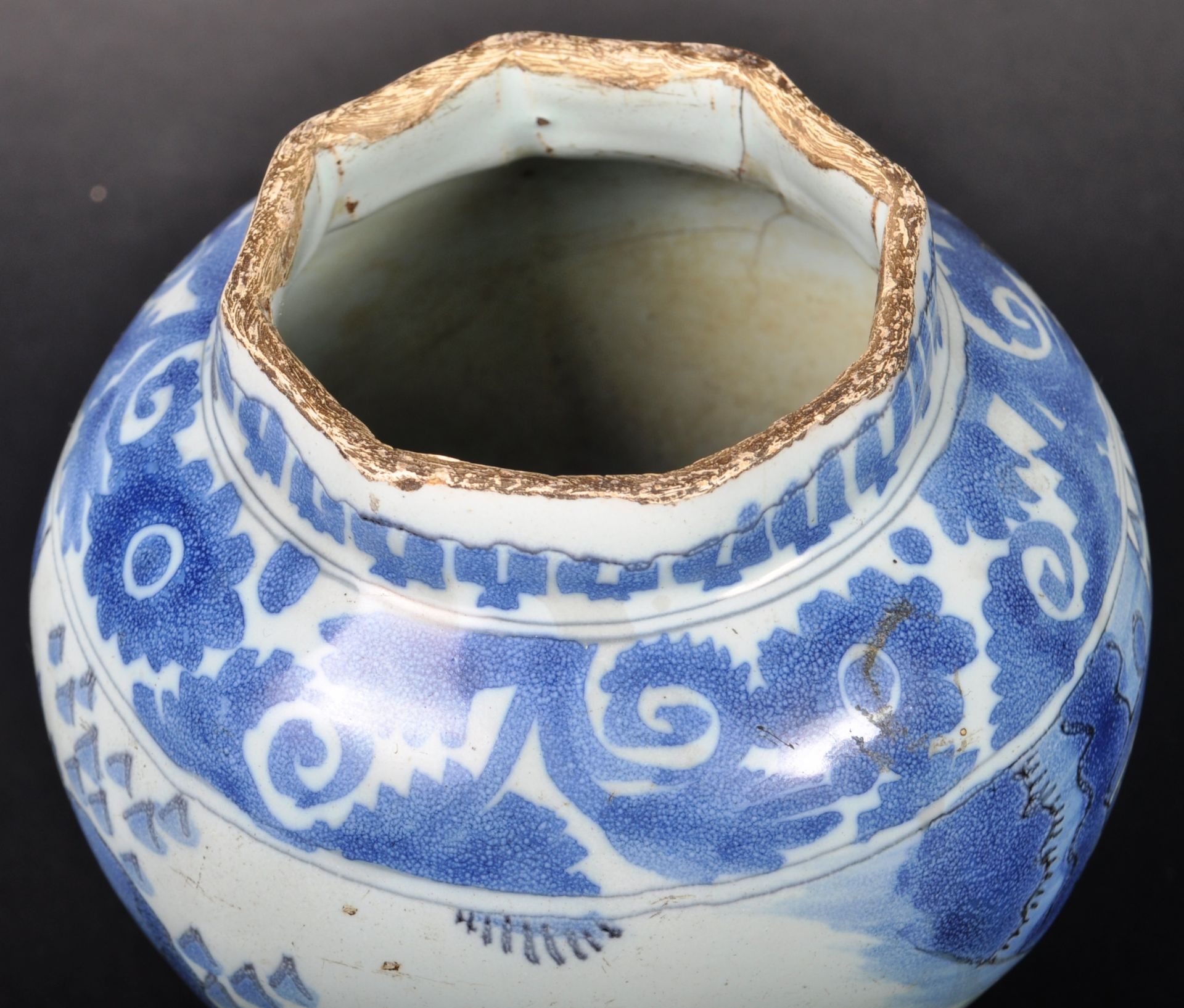 18TH CENTURY ENGLISH DELFT CHINESE PATTERN VASE & COVER - Image 6 of 9