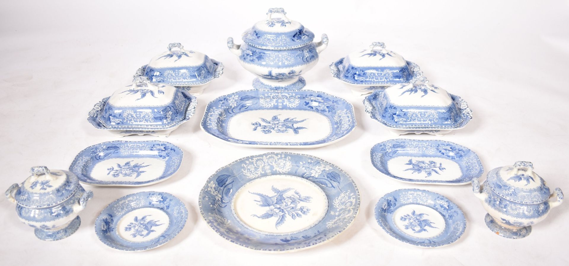 LARGE VICTORIAN SPODE BLUE & WHITE DINNER SERVICE - Image 3 of 14