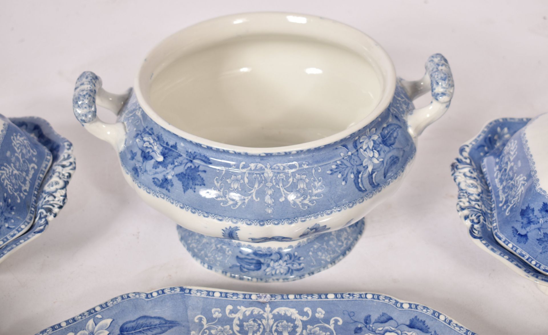 LARGE VICTORIAN SPODE BLUE & WHITE DINNER SERVICE - Image 12 of 14