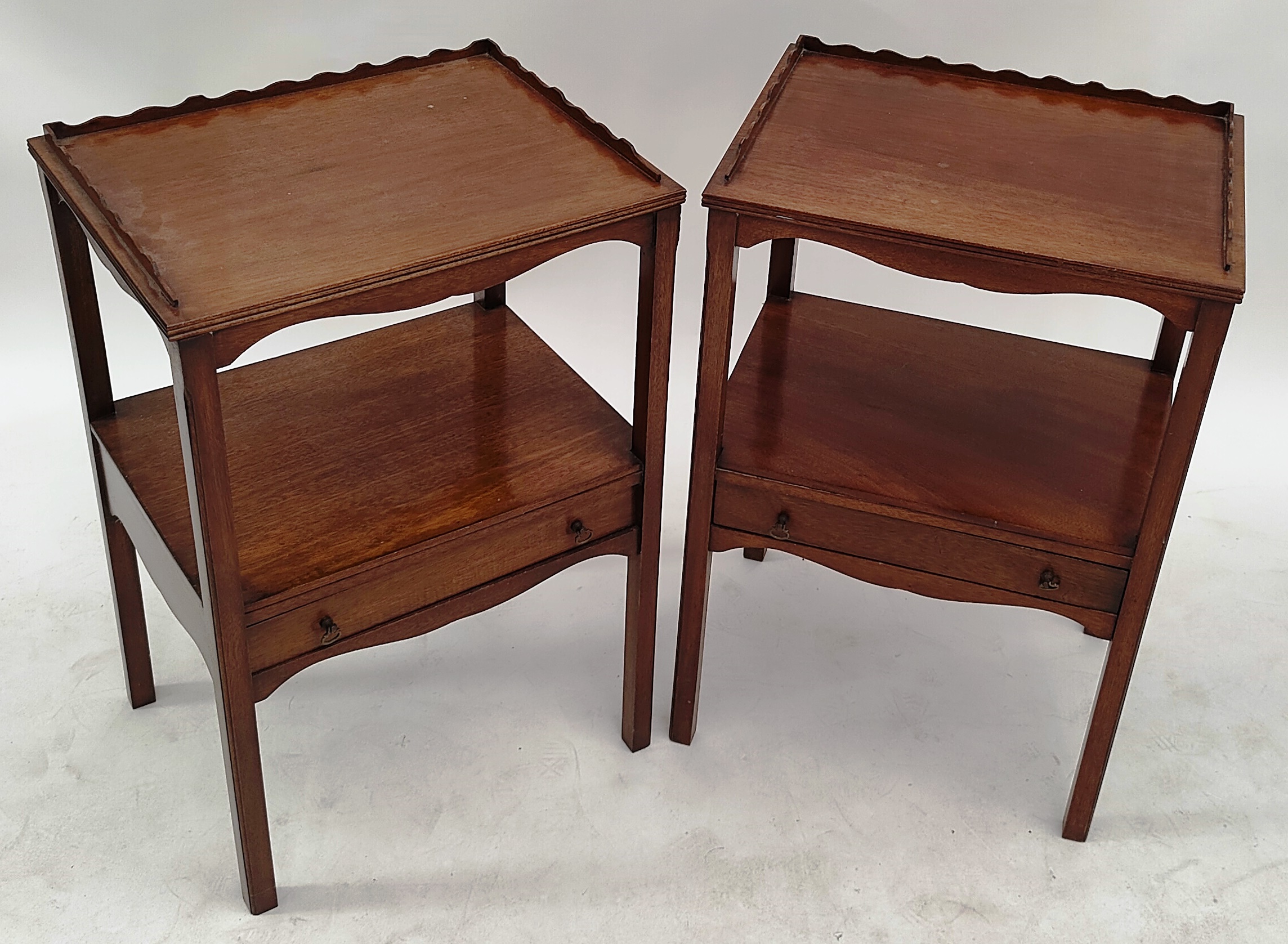 PAIR OF GEORGE III MAHOGANY BEDSIDE TABLES - Image 2 of 7