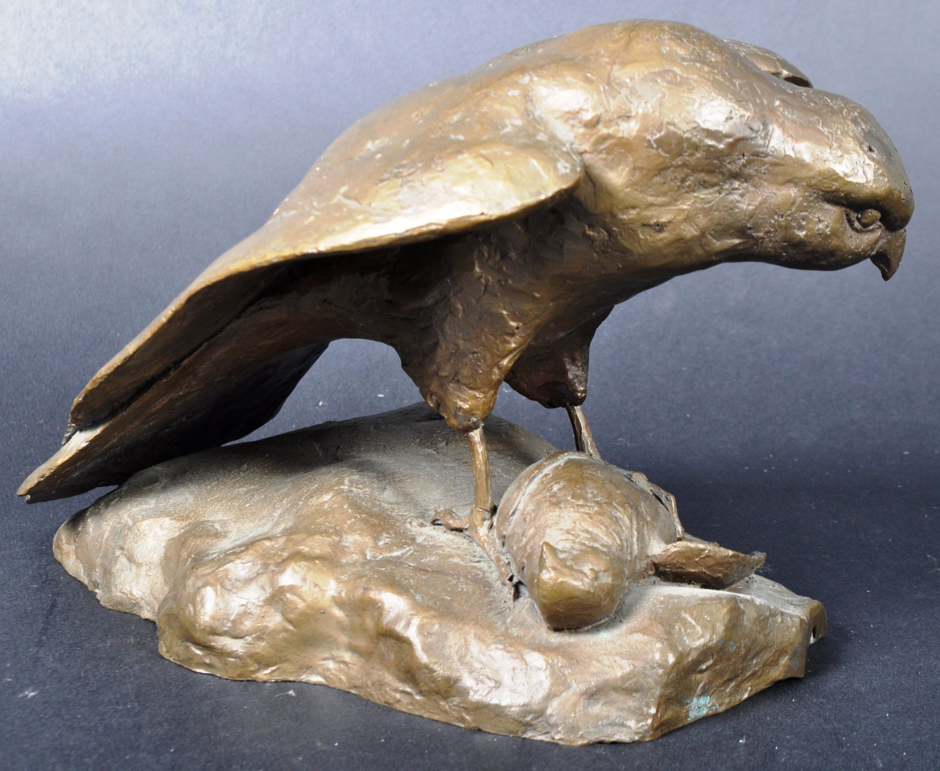 BRONZE STATUE FIGURE OF A FALCON STOOD UPON HIS PREY - Image 5 of 7