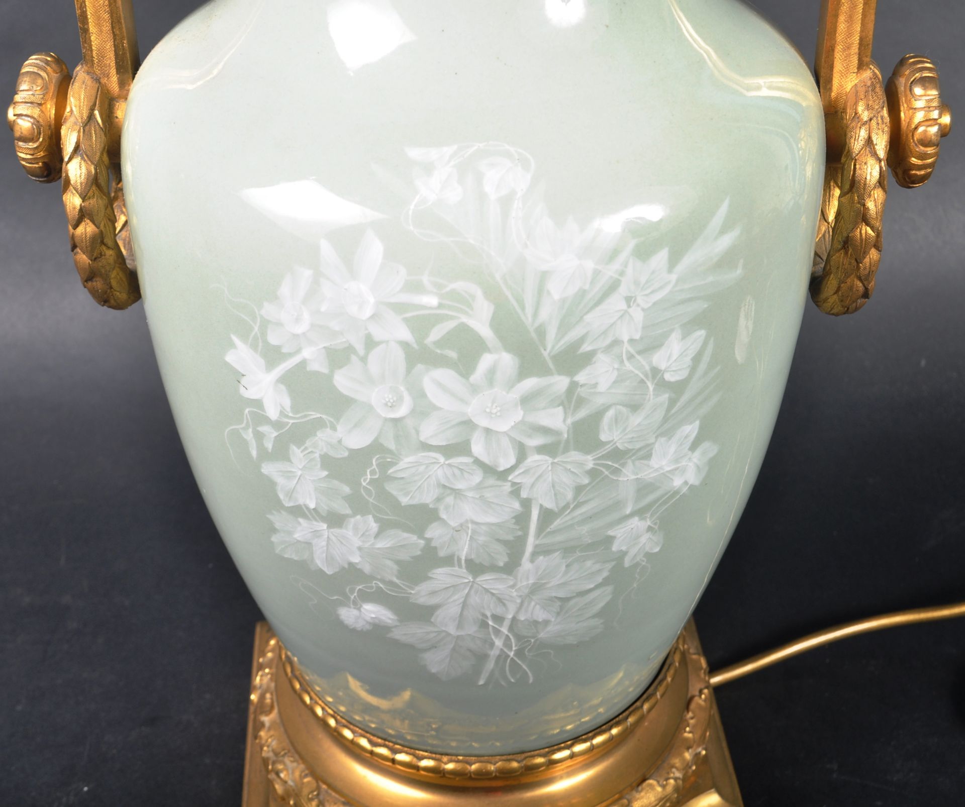 19TH CENTURY FRENCH CELADON PATE SUR PATE TABLE LAMP - Image 4 of 7