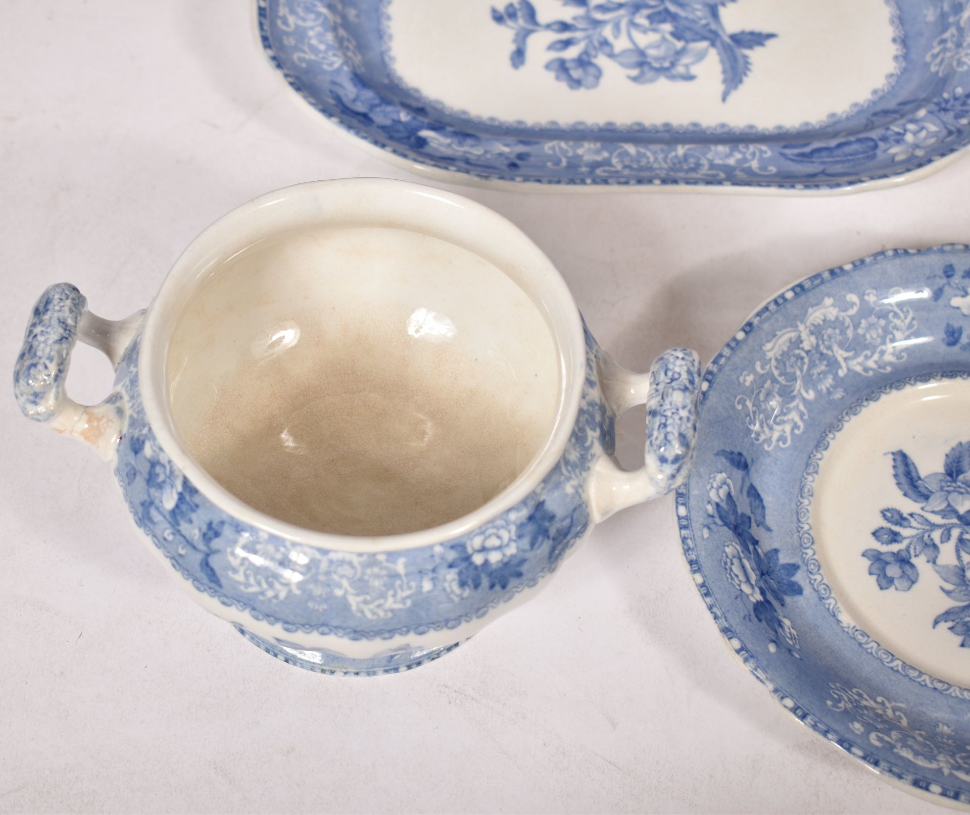 LARGE VICTORIAN SPODE BLUE & WHITE DINNER SERVICE - Image 11 of 14