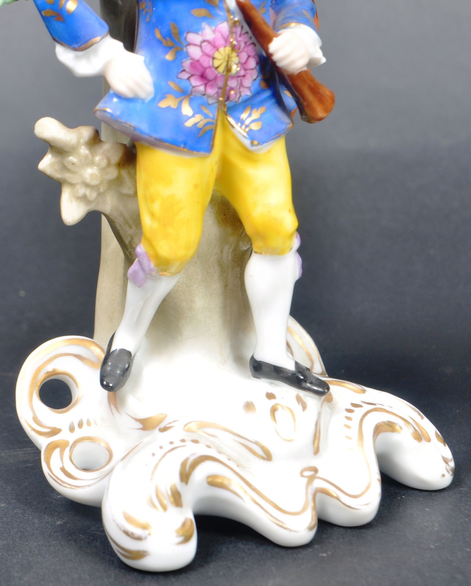 PAIR OF 19TH CENTURY CHELSEA MANNER PORCELAIN FIGURES - Image 4 of 7