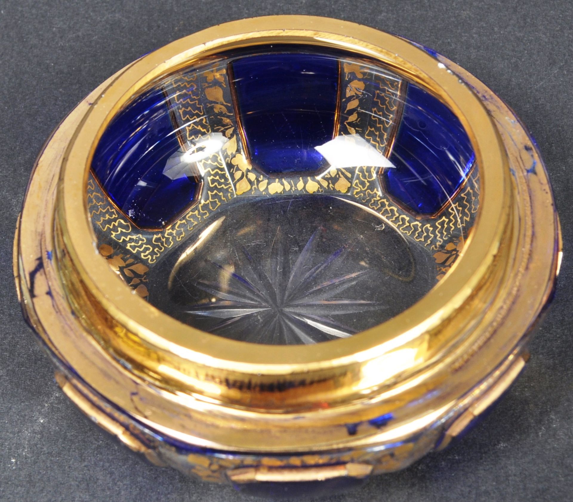 PAIR OF 19TH CENTURY MOSER GLASS TRINKET BOXES - Image 4 of 7