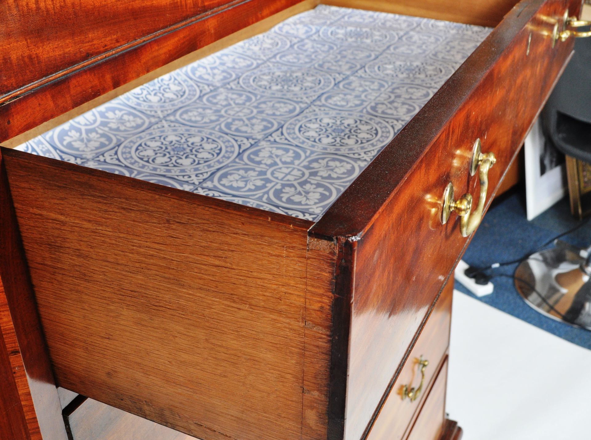 GEORGE III MAHOGANY CHEST ON CHEST OF DRAWERS - Image 5 of 11