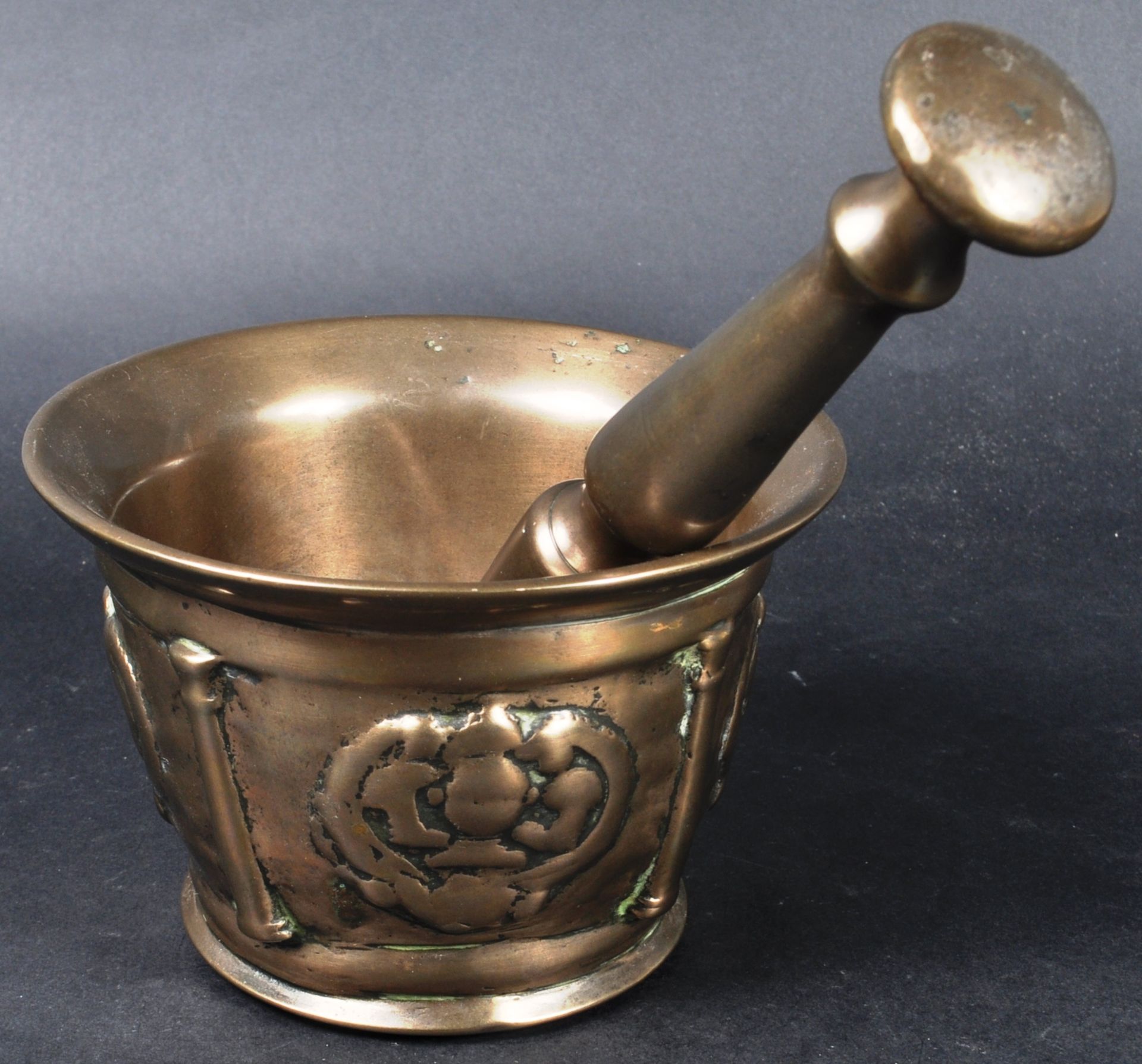 17TH CENTURY BRONZE APOTHECARY PESTLE & MORTAR - Image 6 of 9