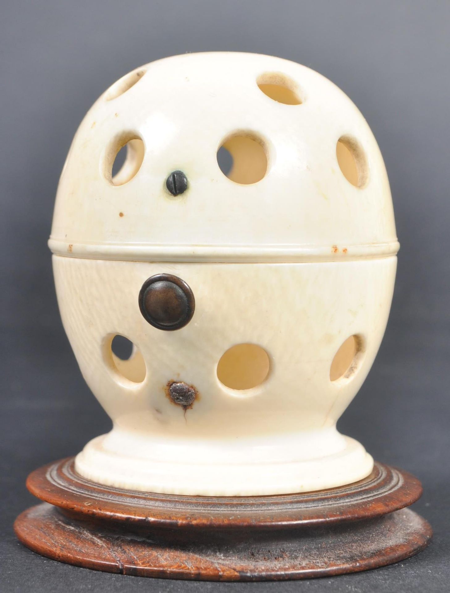 UNUSUAL 18TH CENTURY IVORY OVOID FORM TOY