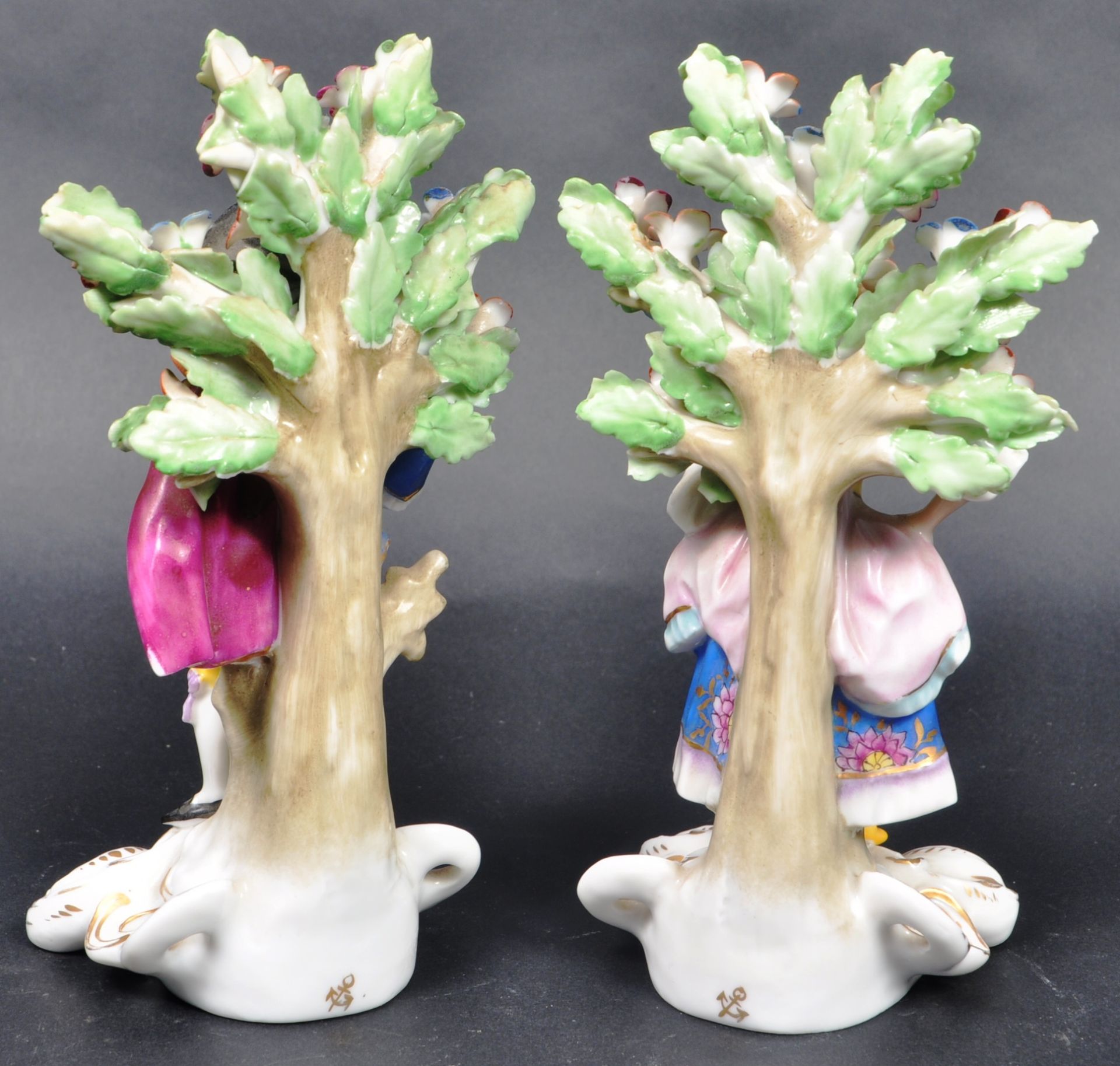 PAIR OF 19TH CENTURY CHELSEA MANNER PORCELAIN FIGURES - Image 6 of 7