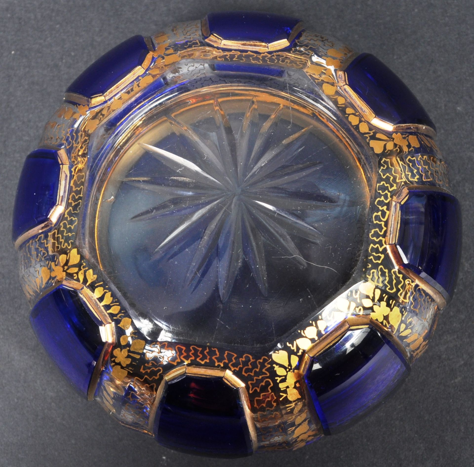 PAIR OF 19TH CENTURY MOSER GLASS TRINKET BOXES - Image 5 of 7