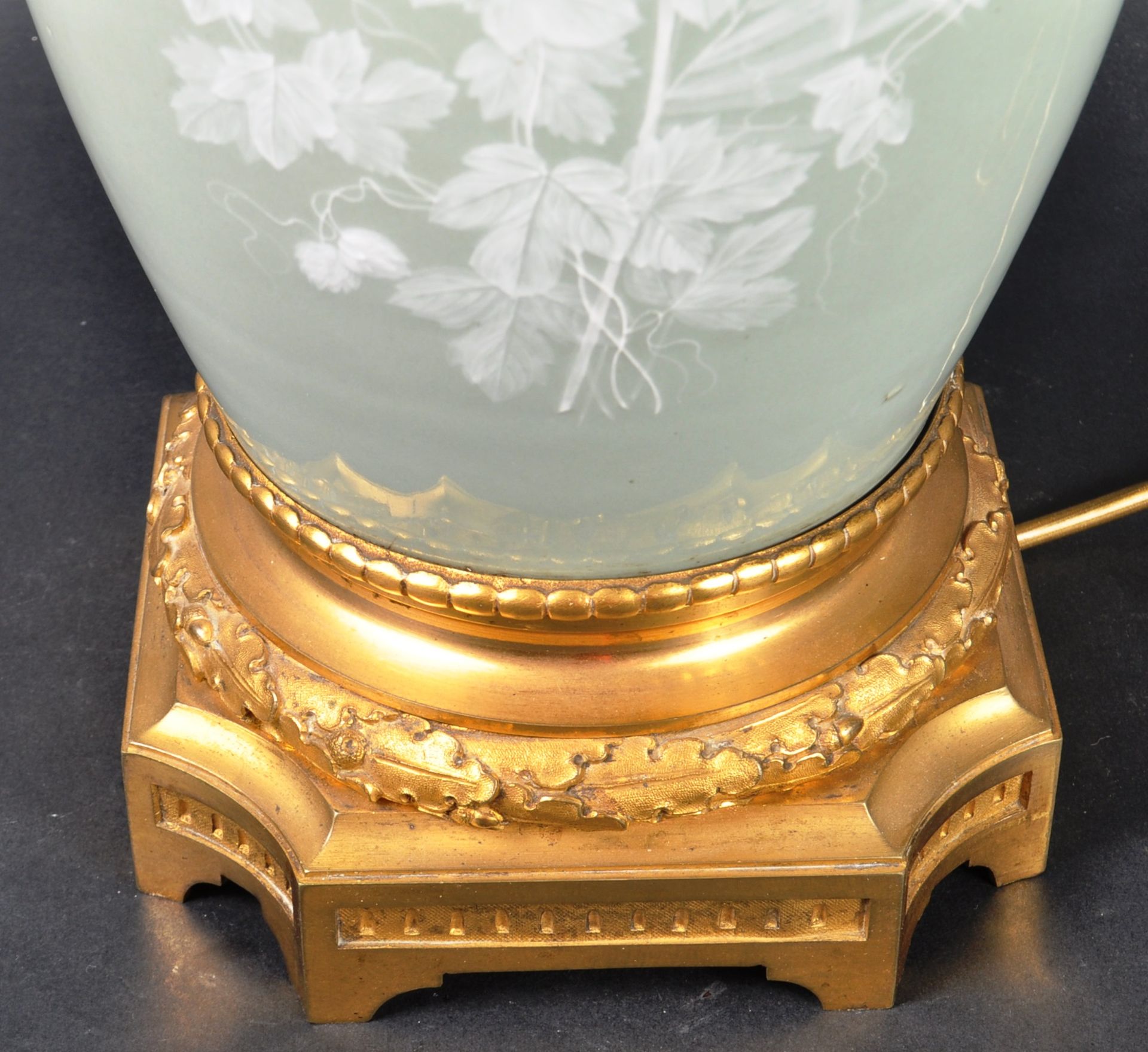 19TH CENTURY FRENCH CELADON PATE SUR PATE TABLE LAMP - Image 5 of 7