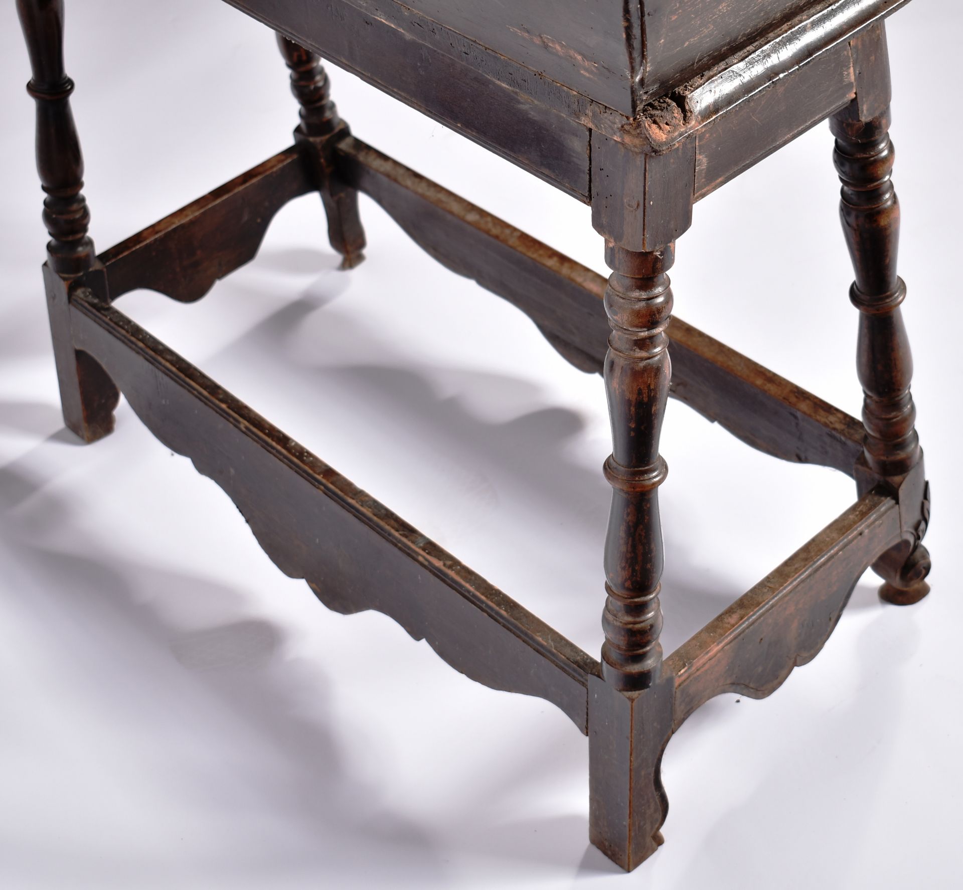 18TH CENTURY CARVED WALNUT DOUGH BIN - Image 8 of 8