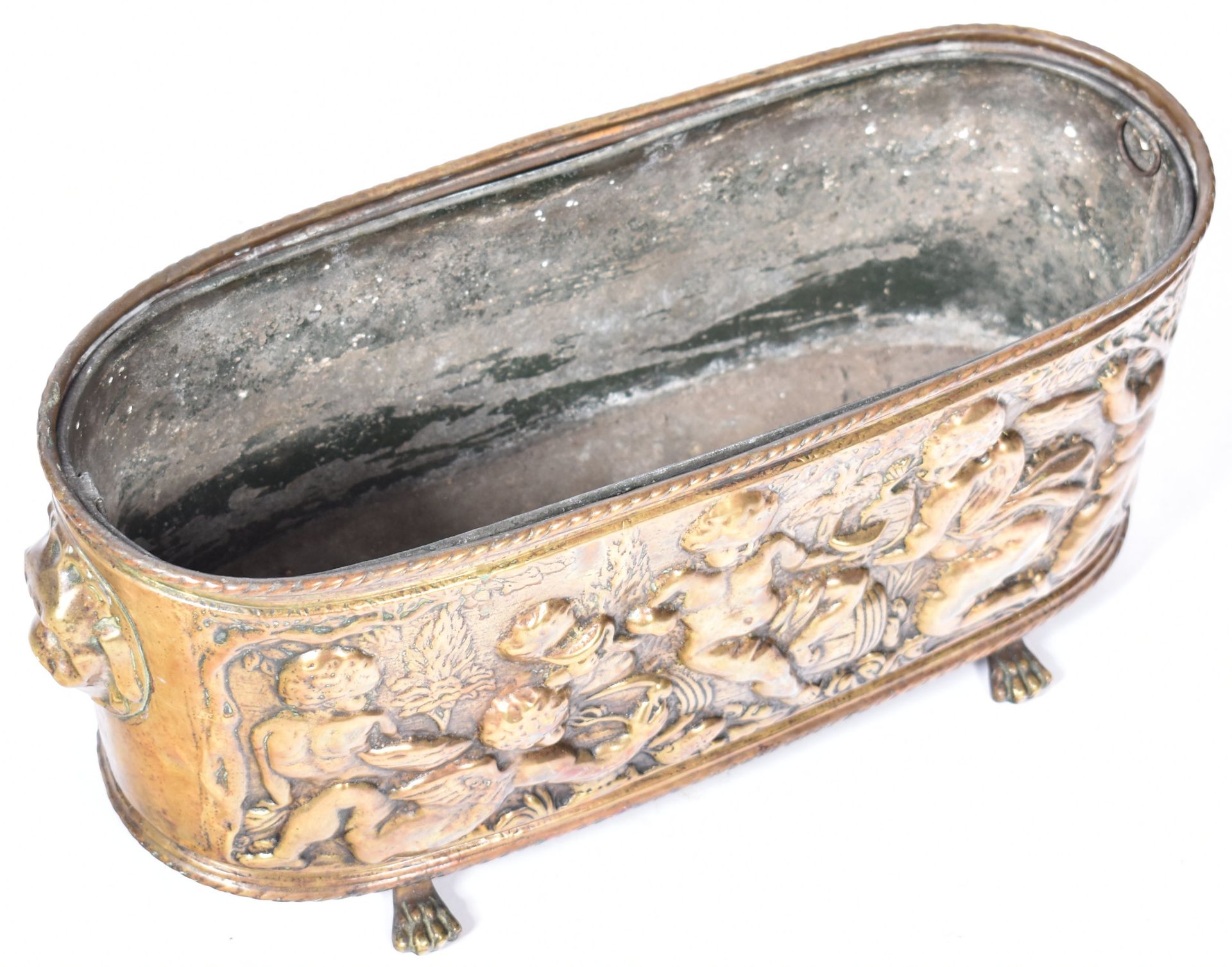 18TH CENTURY DUTCH REPOUSSE DECORATED BRASS WINE COOLER - Image 2 of 6