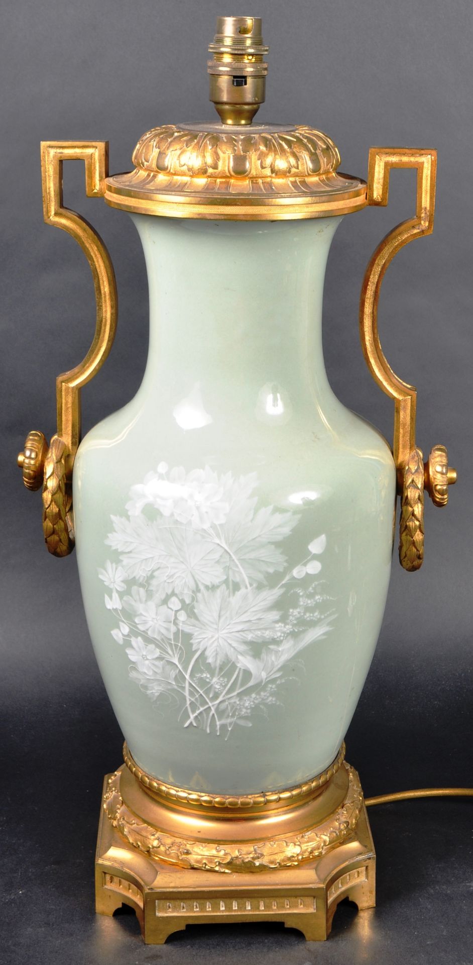 19TH CENTURY FRENCH CELADON PATE SUR PATE TABLE LAMP - Image 7 of 7