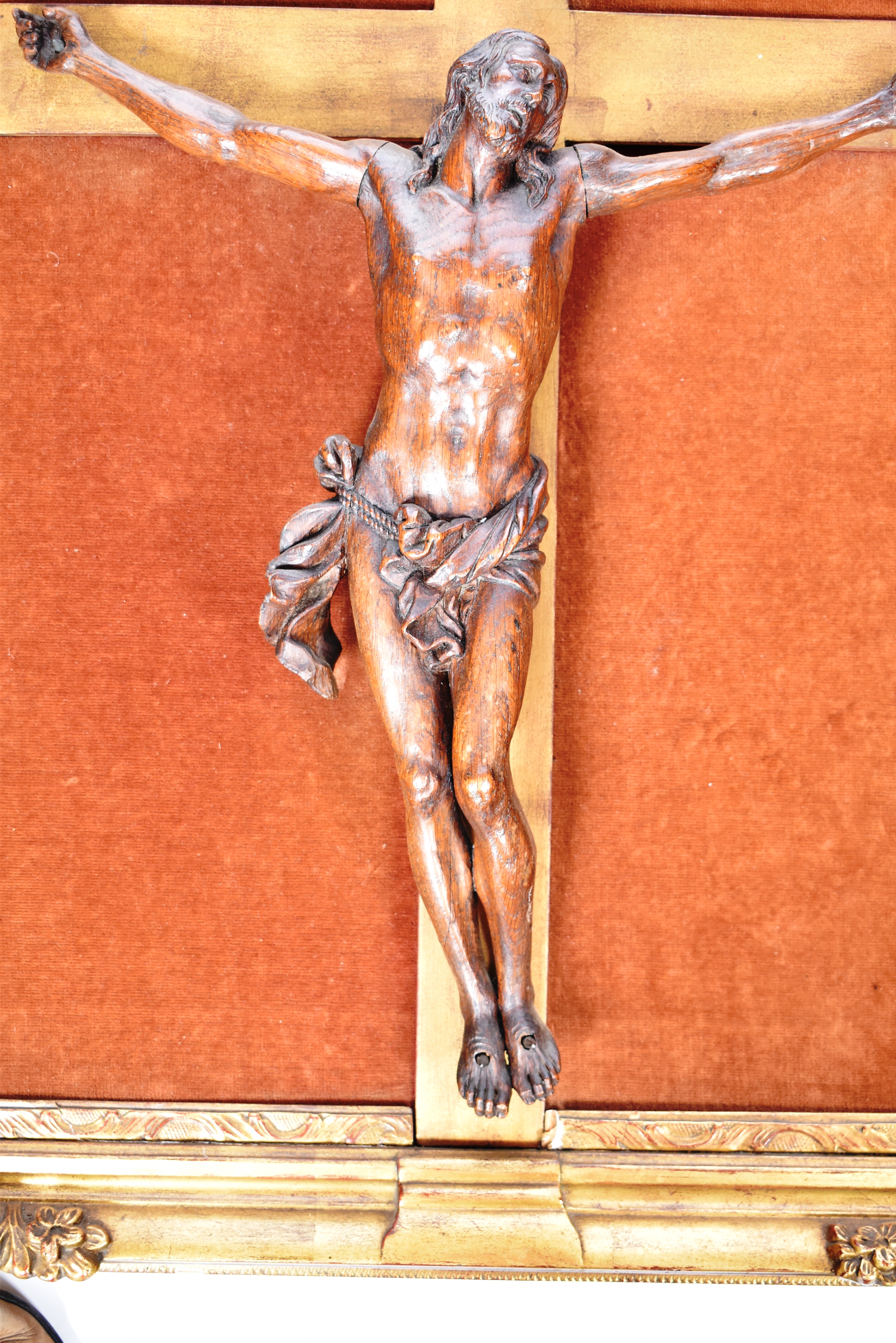 18TH CENTURY HAND CARVED OAK CORPUS CHRISTI IN GILT FRAME - Image 5 of 6