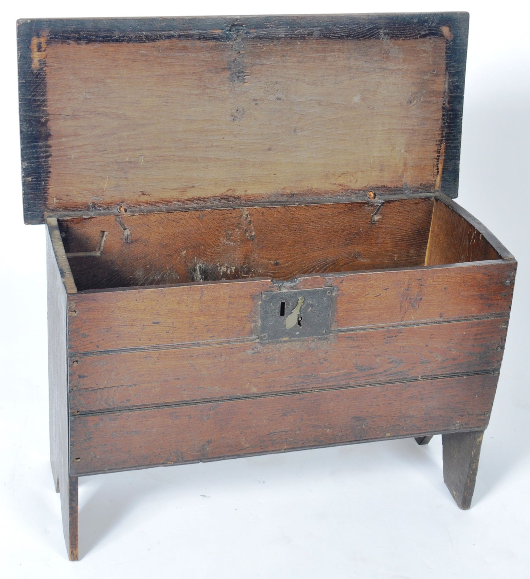 17TH CENTURY OAK COFFER BOX WITH RING HINGES - Image 4 of 6