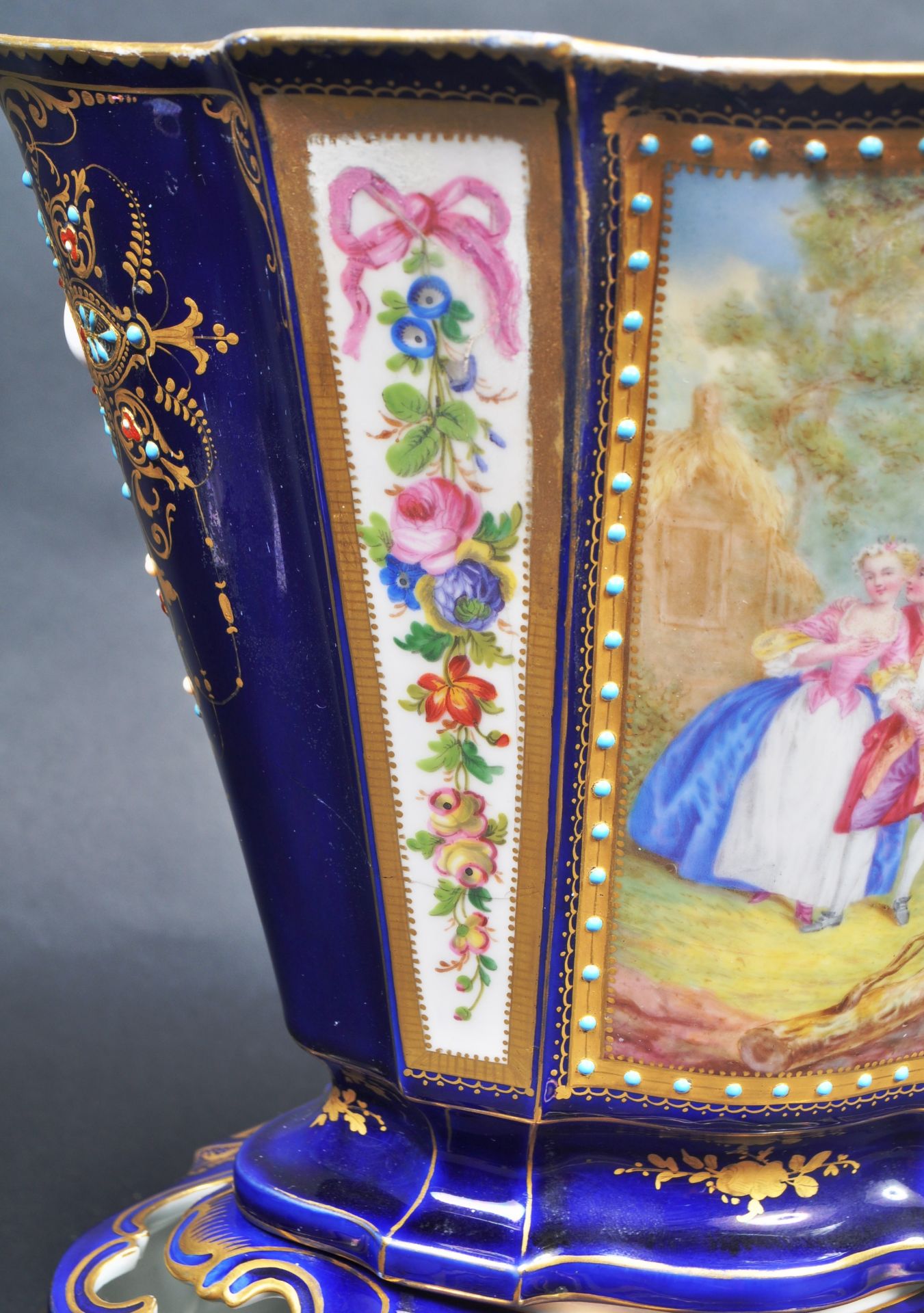 19TH CENTURY FRENCH SEVRES PORCELAIN CENTREPIECE VASE - Image 3 of 10