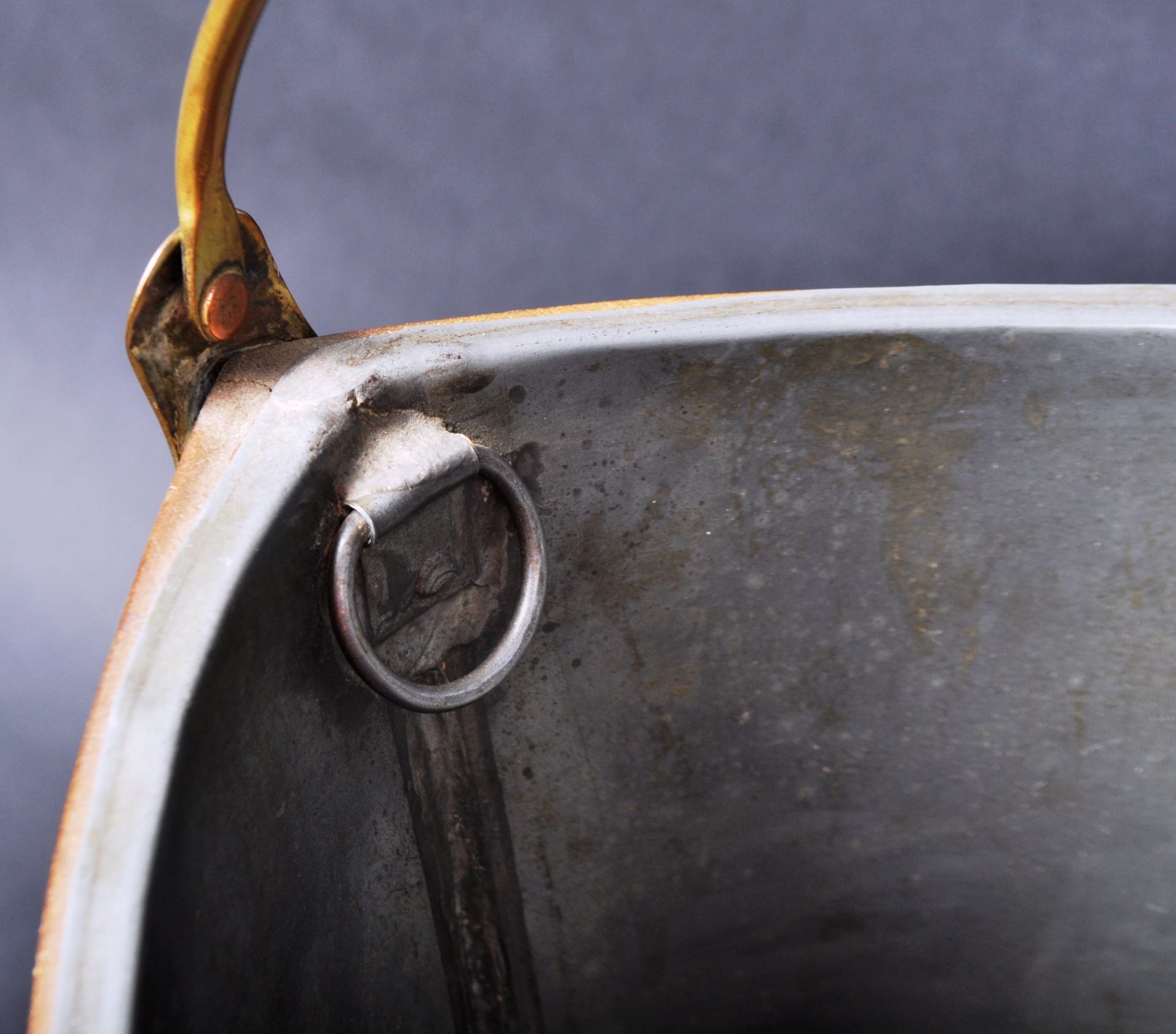 GEORGE III IRISH MAHOGANY AND BRASS NAVETTE PEAT BUCKET - Image 6 of 6