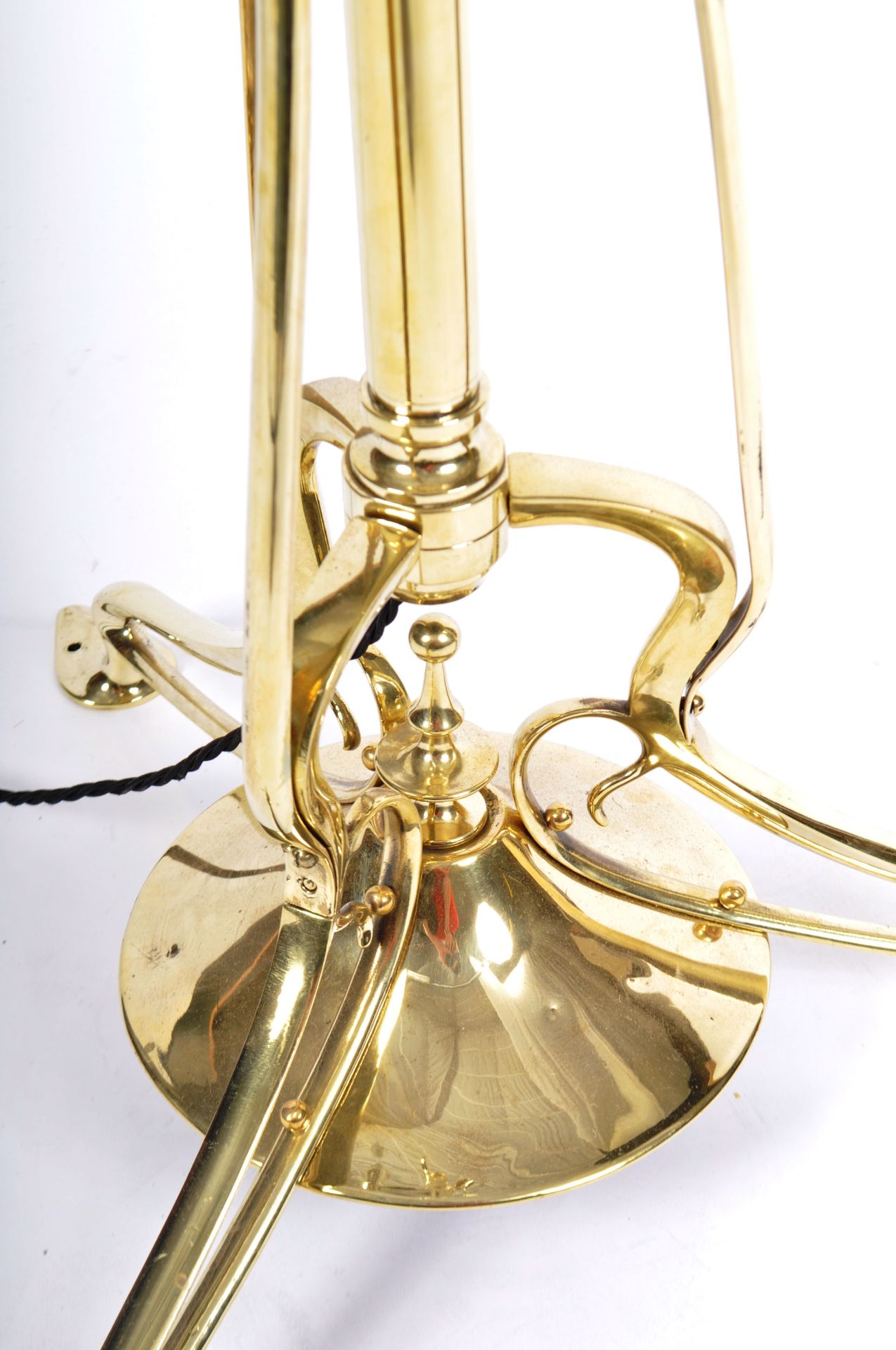 ART NOUVEAU POLISHED BRASS STANDARD LAMP - Image 4 of 5