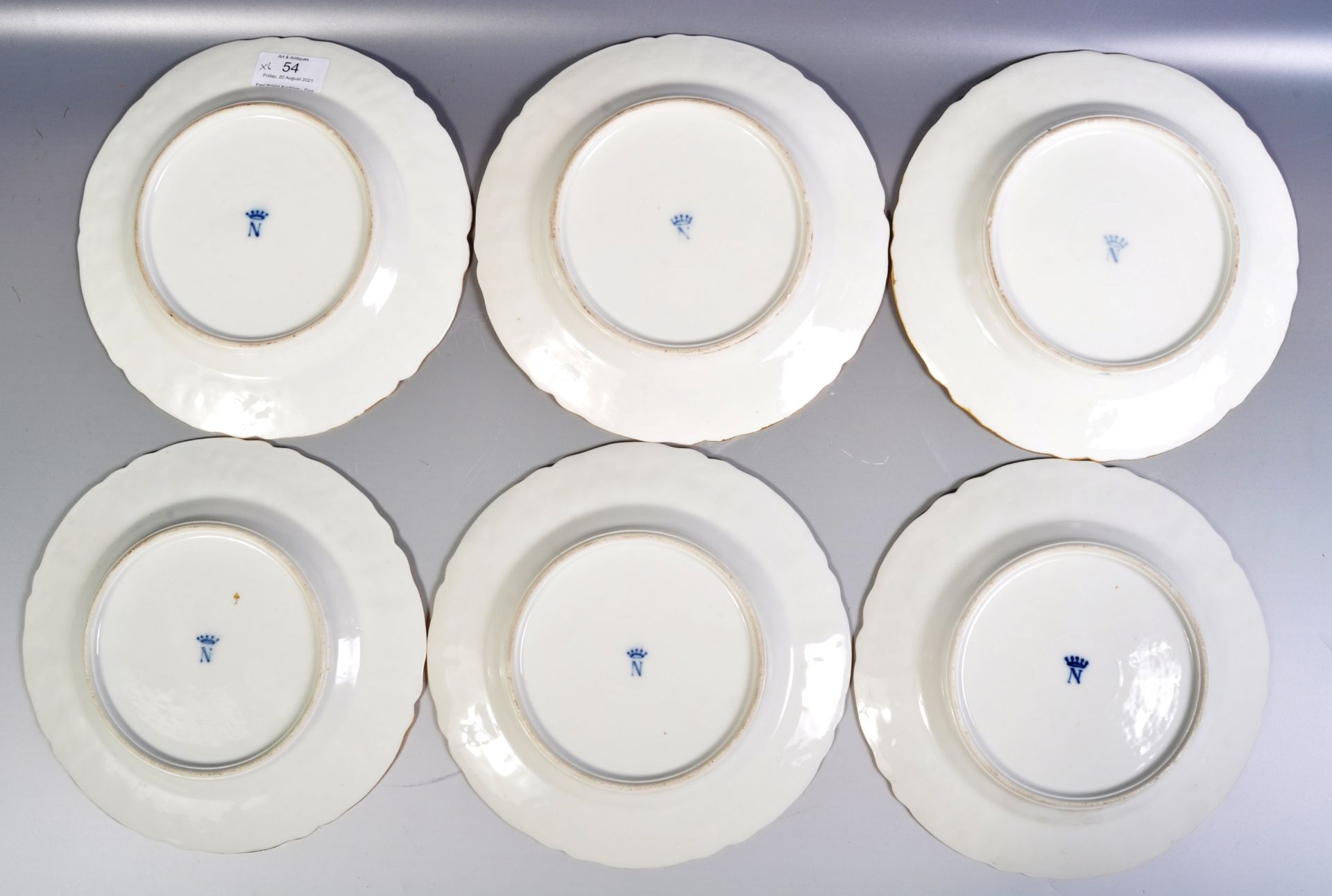 MATCHING SET OF SIX 19TH CENTURY ITALIAN CAPODIMONTE PLATES - Bild 6 aus 8