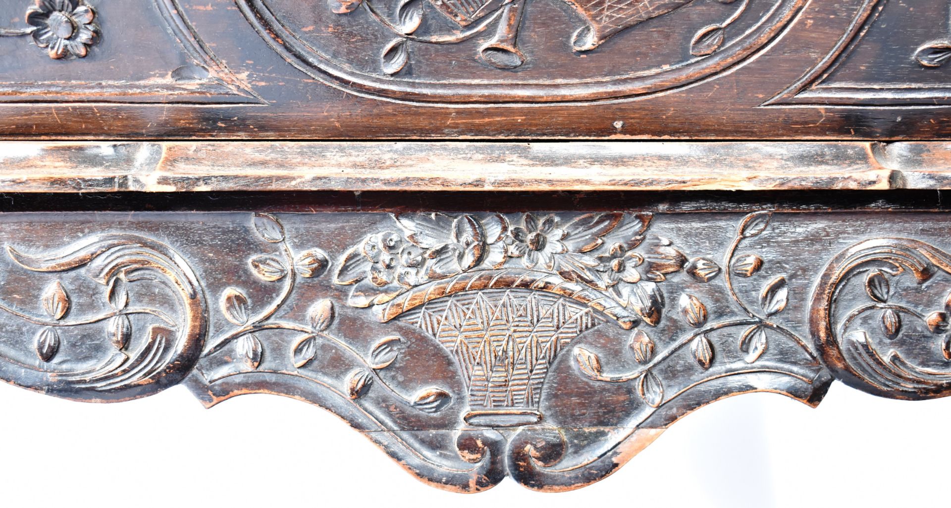 18TH CENTURY CARVED WALNUT DOUGH BIN - Image 6 of 8